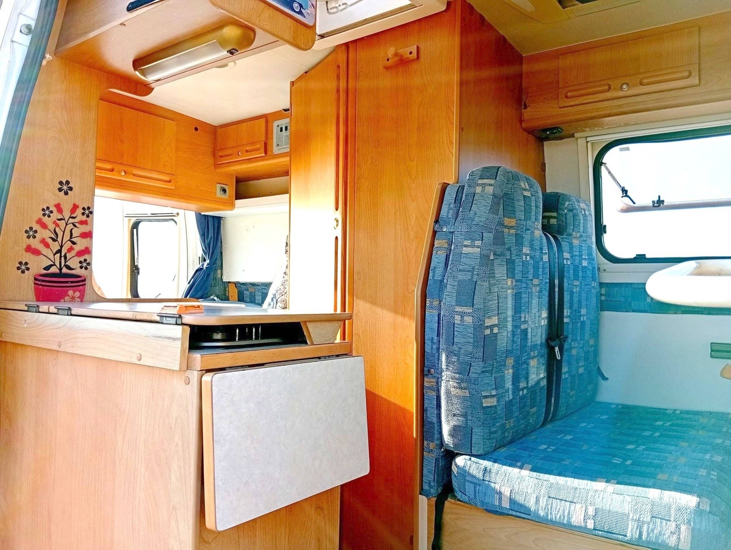 Dining Area Fiat Ducato 2,0 l 130 ch - Yescapa