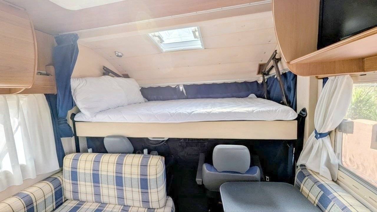 Berth Mercedes - Yescapa