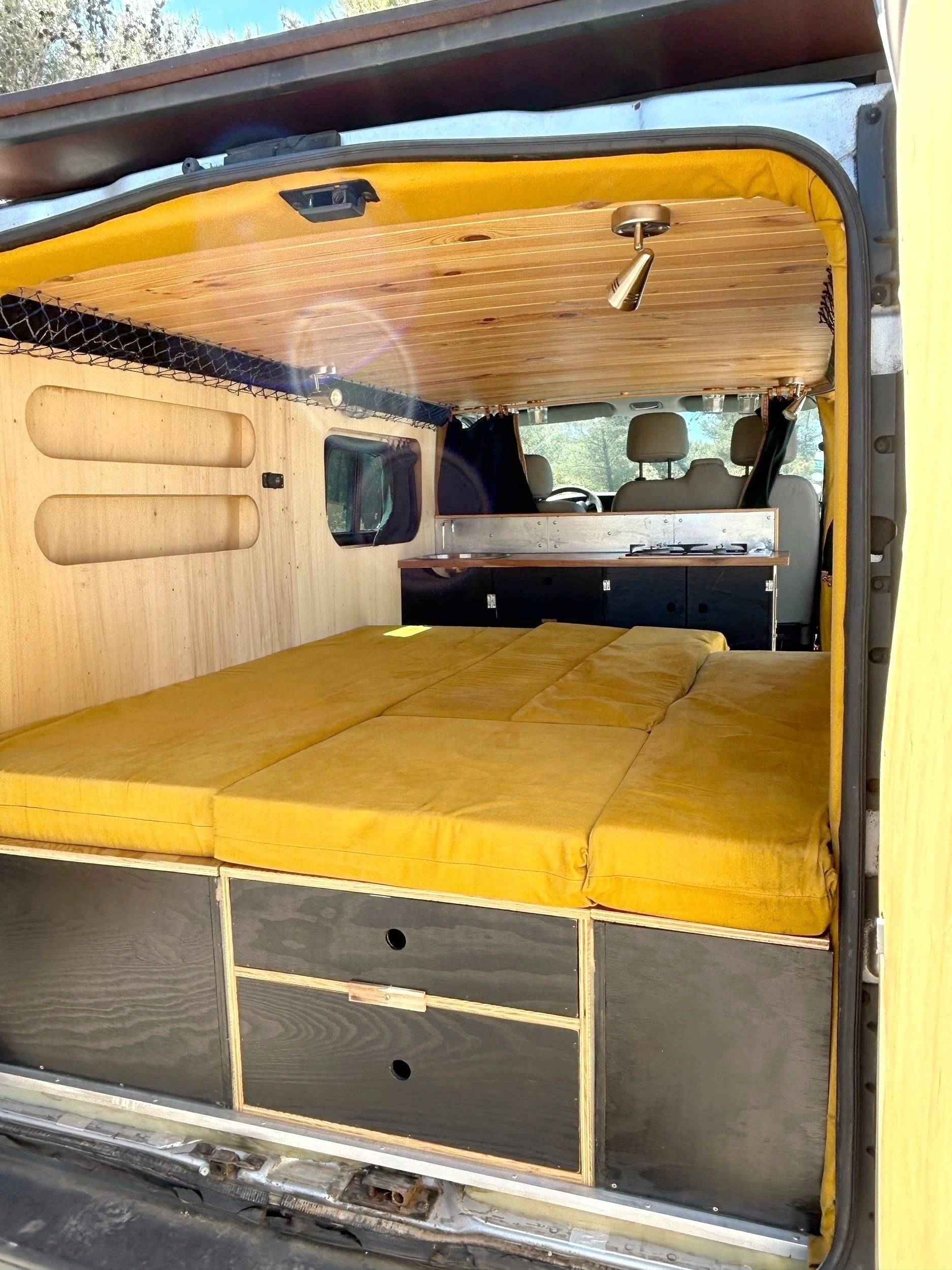 Berth Renault Trafic 1,9 DCi 100ch - Yescapa