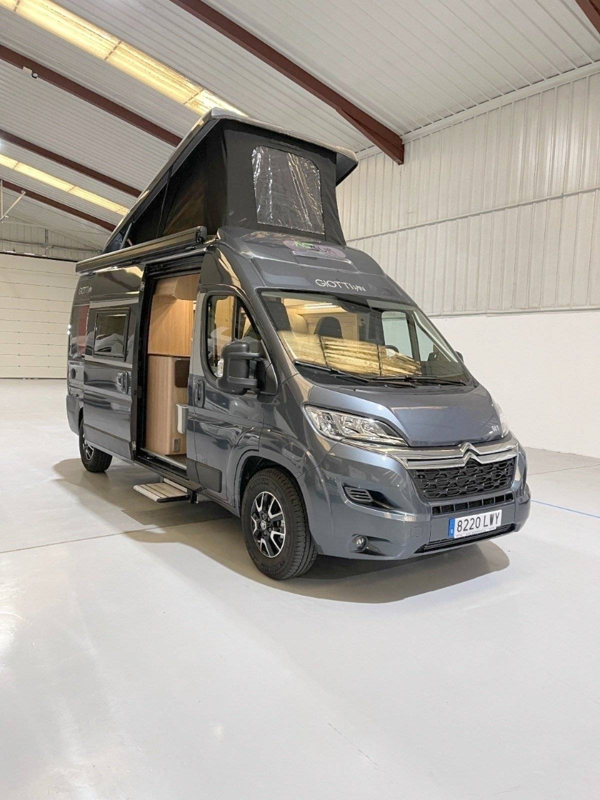 Vue avant de 3/4 Citroën Jumper 2,0 l 130 ch - Yescapa