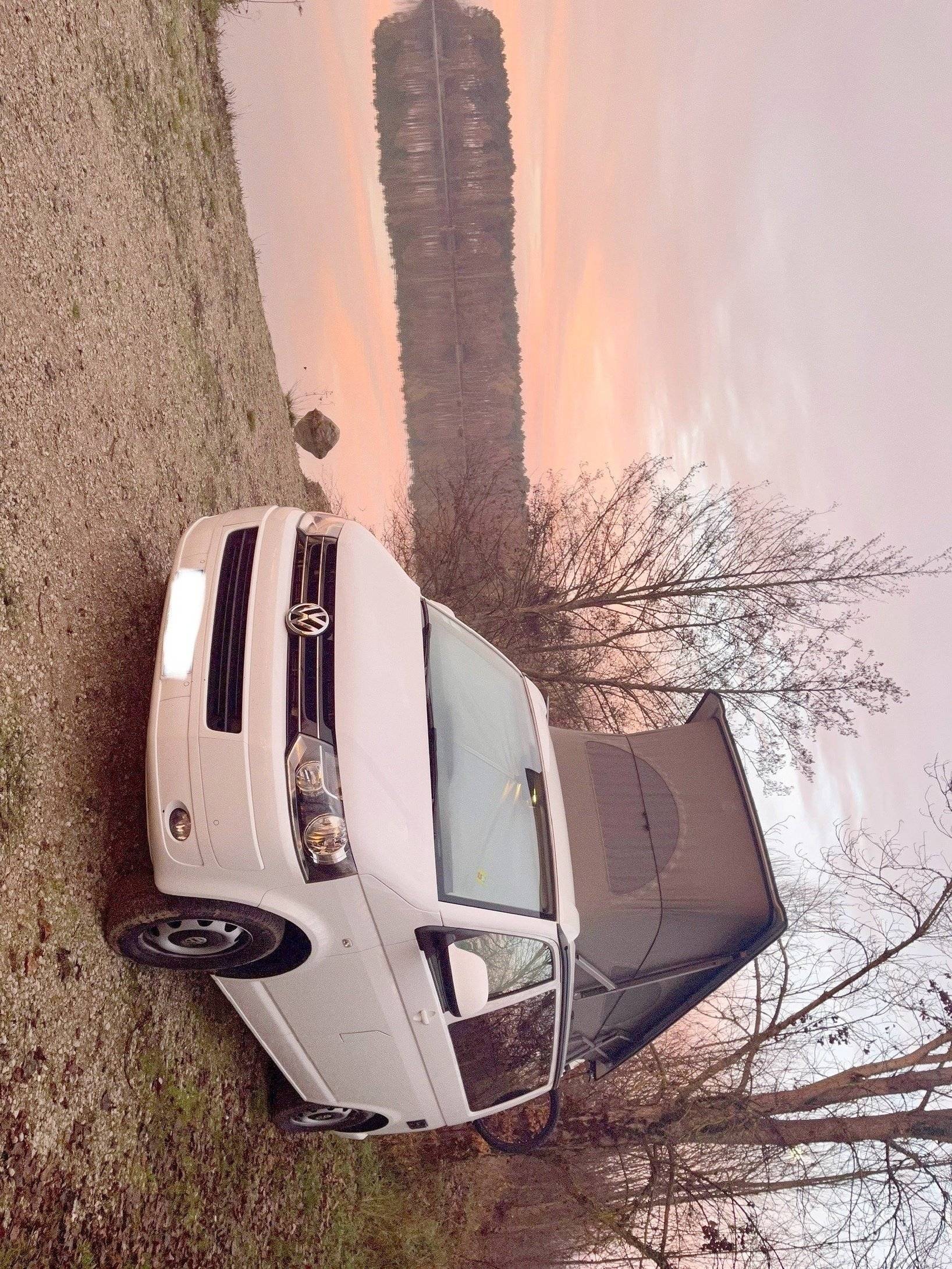 Front view from 3/4 Volkswagen California - Yescapa