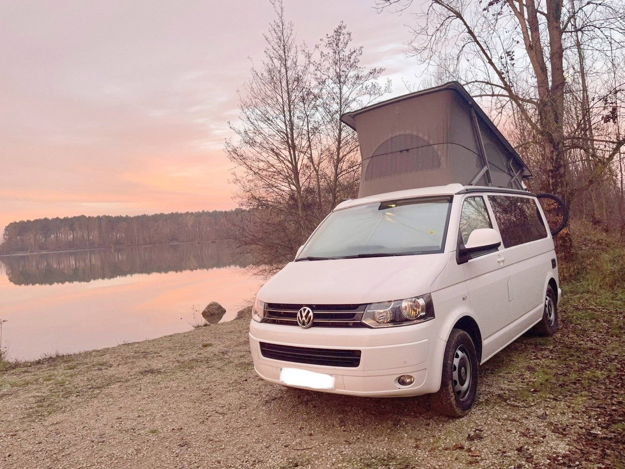 Front view from 3/4 Volkswagen California - Yescapa