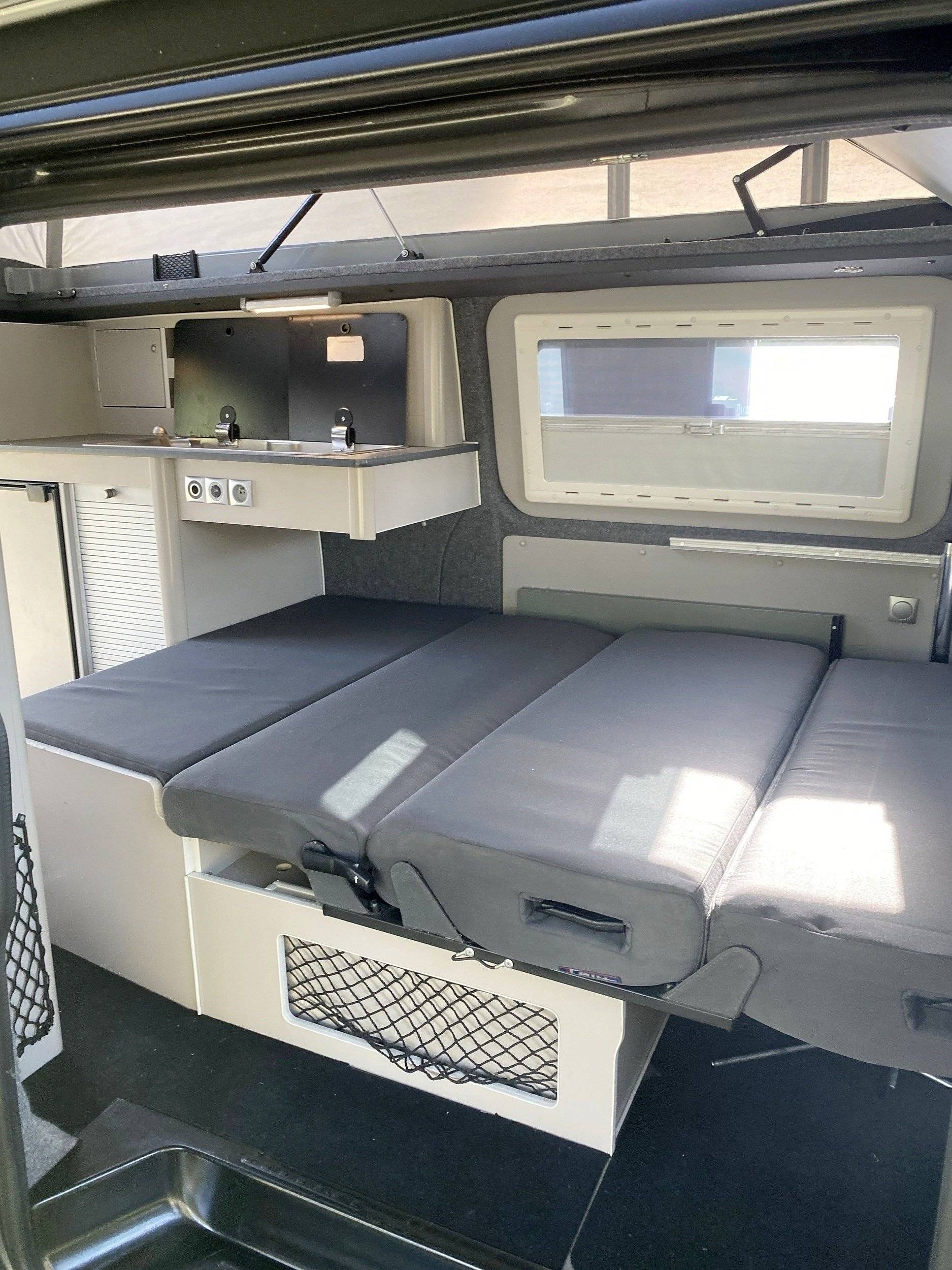 Loisirs 12 Connect Van