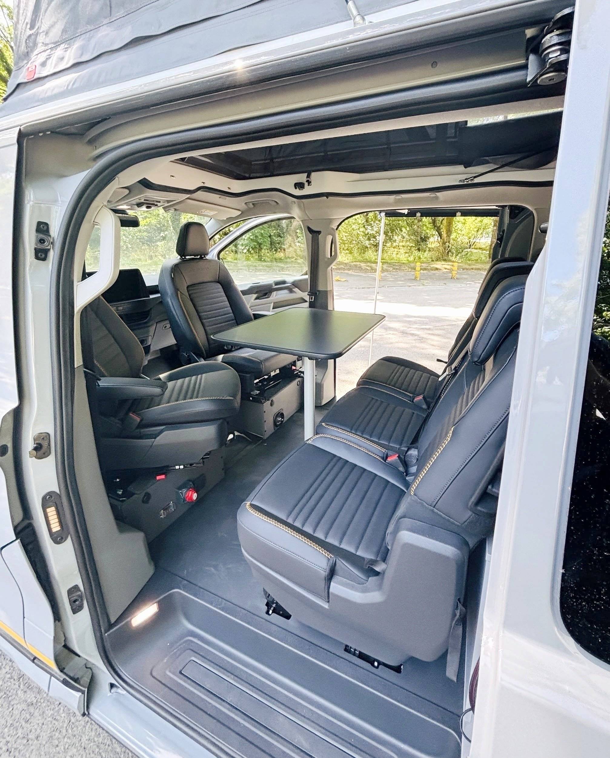 Dinette Ford Custom 170 ch - Yescapa
