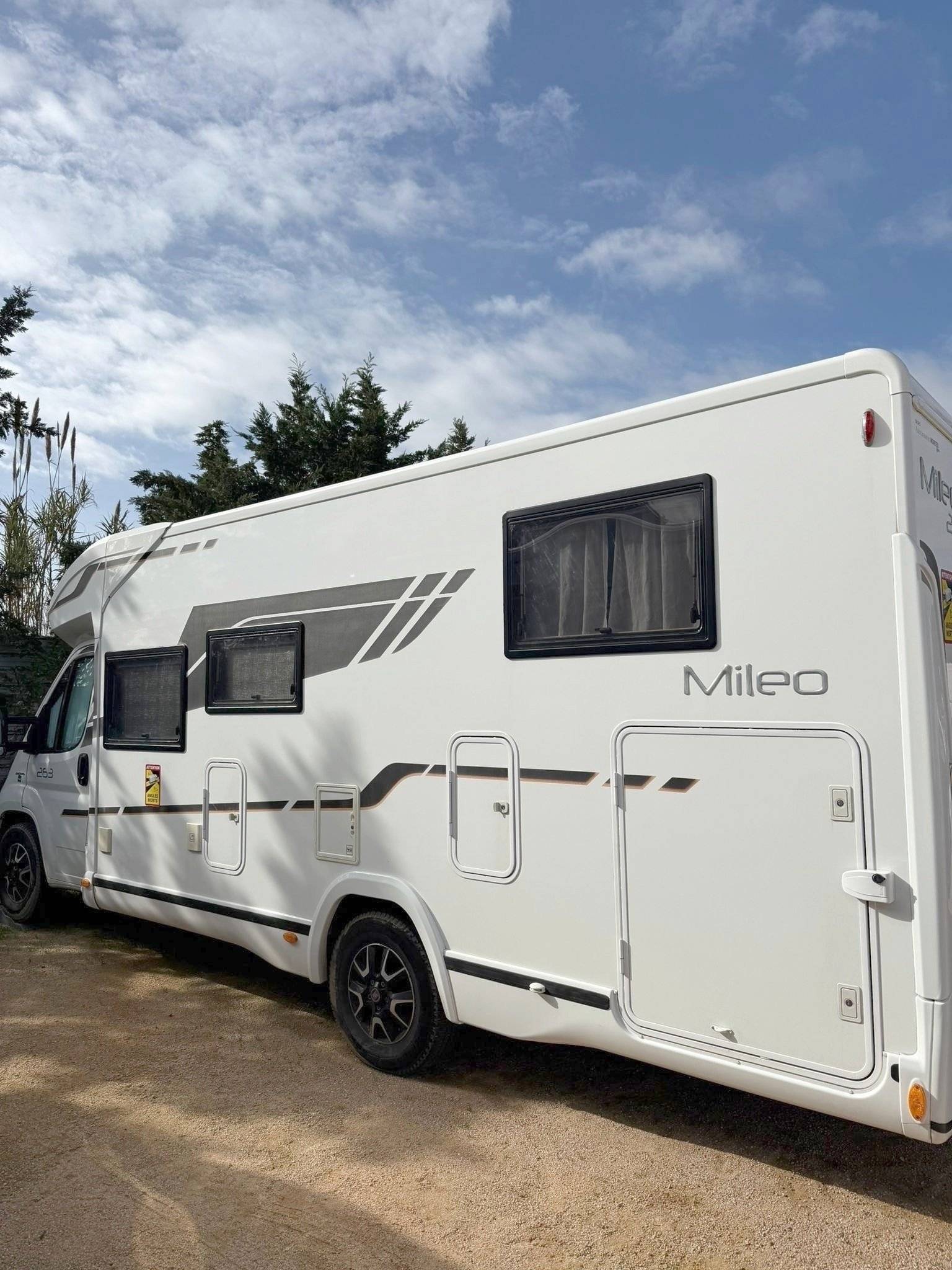 schräge Vorderansicht Fiat 2,3 150cv - Yescapa