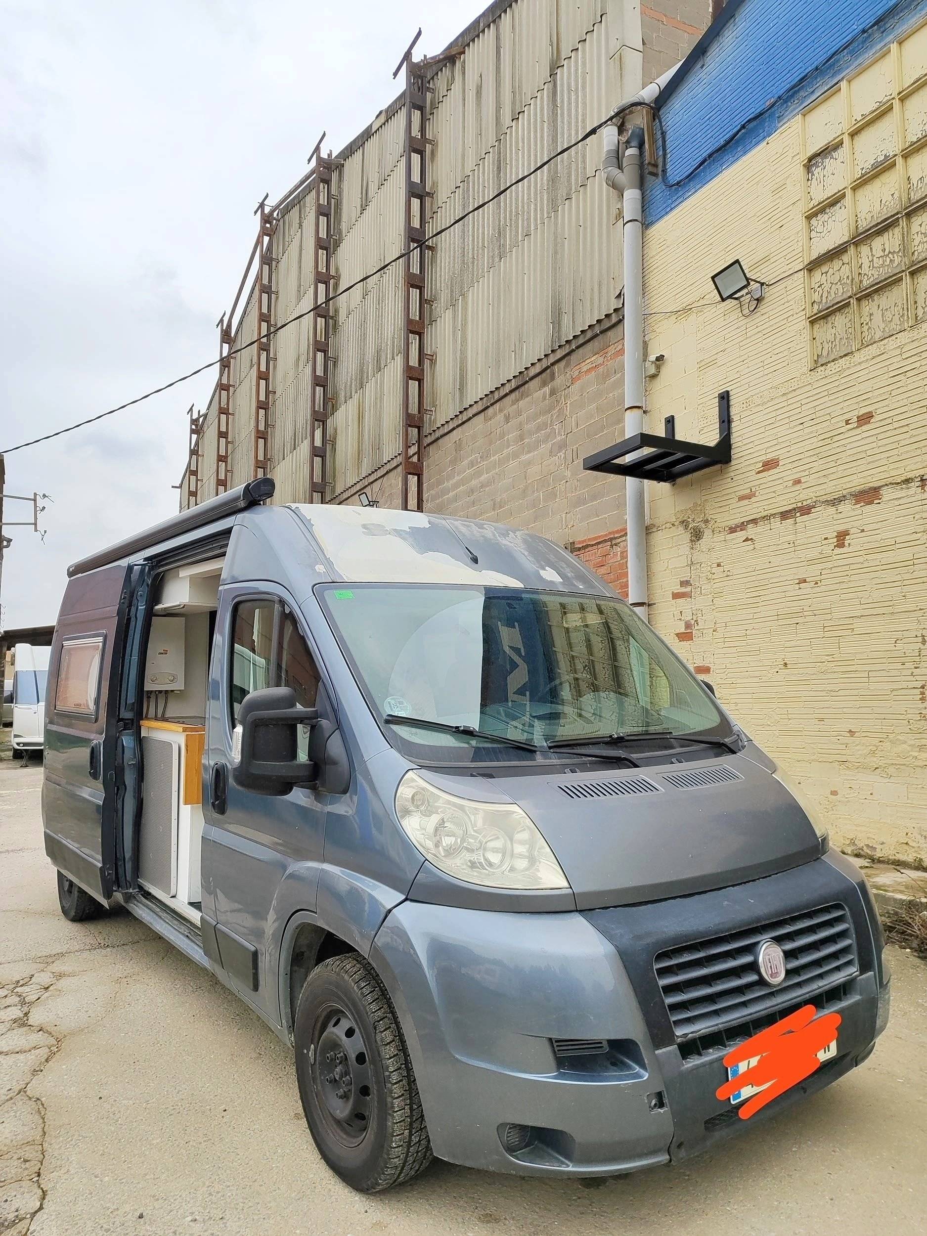 Vue avant de 3/4 Fiat Ducato 2,3 l Multijet 120 ch. - Yescapa