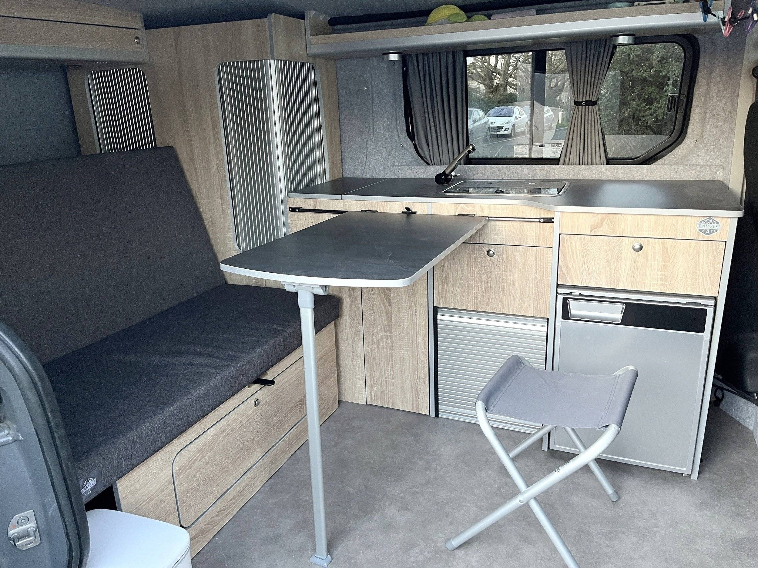 Coin repas Opel Vivaro - Yescapa