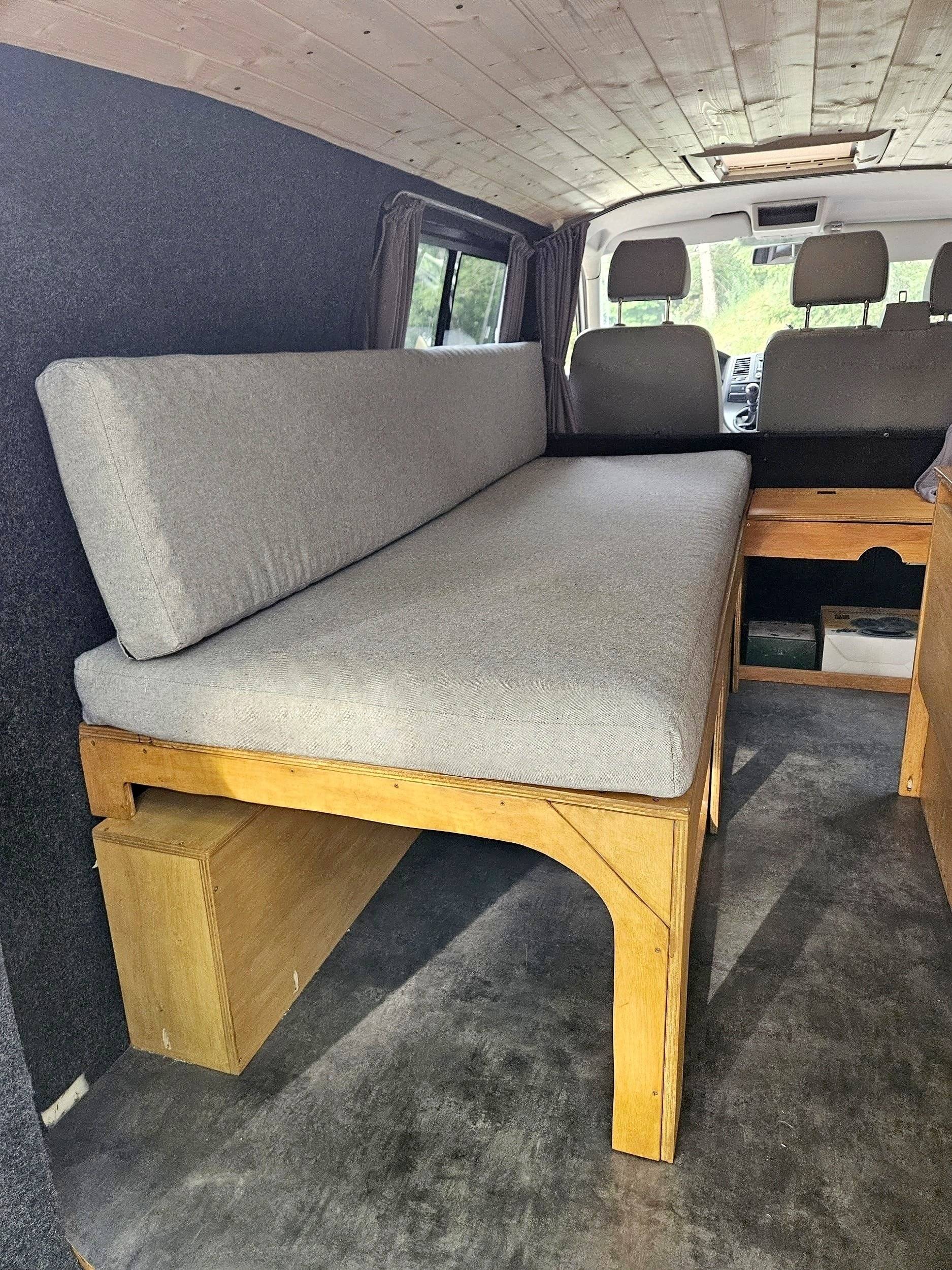 Letti Volkswagen T5 2,0 l 102 ch - Yescapa