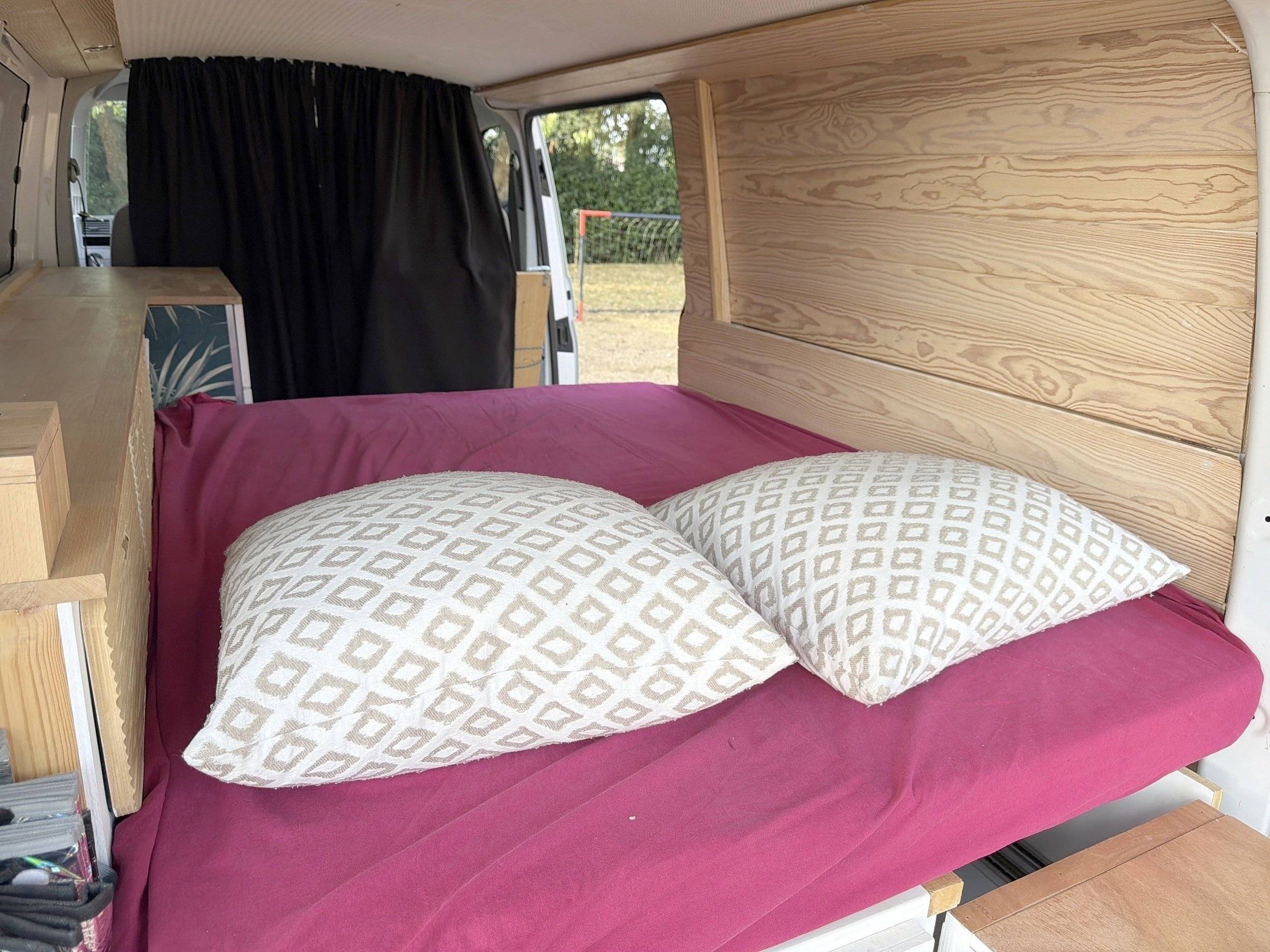 Plazas en cama Volkswagen Transporter L2H1 2,0 l 140 ch - Yescapa