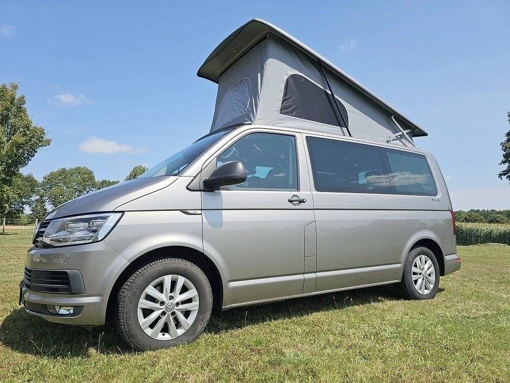 Vista del vehículo ángulo delantero Volkswagen Volkswagen T6 Multivan 150CV - Yescapa