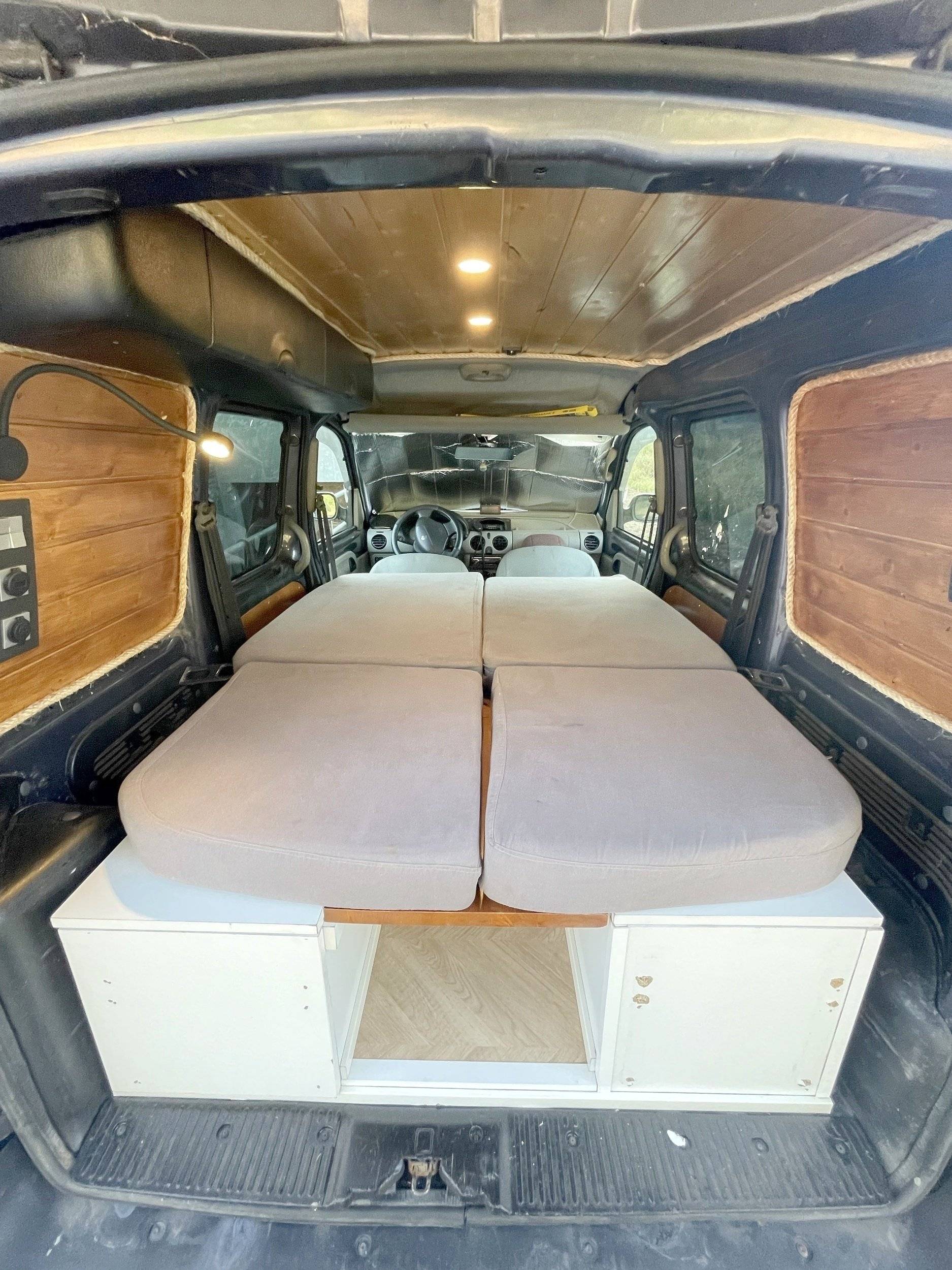 Berth Renault Renault Kangoo - Yescapa