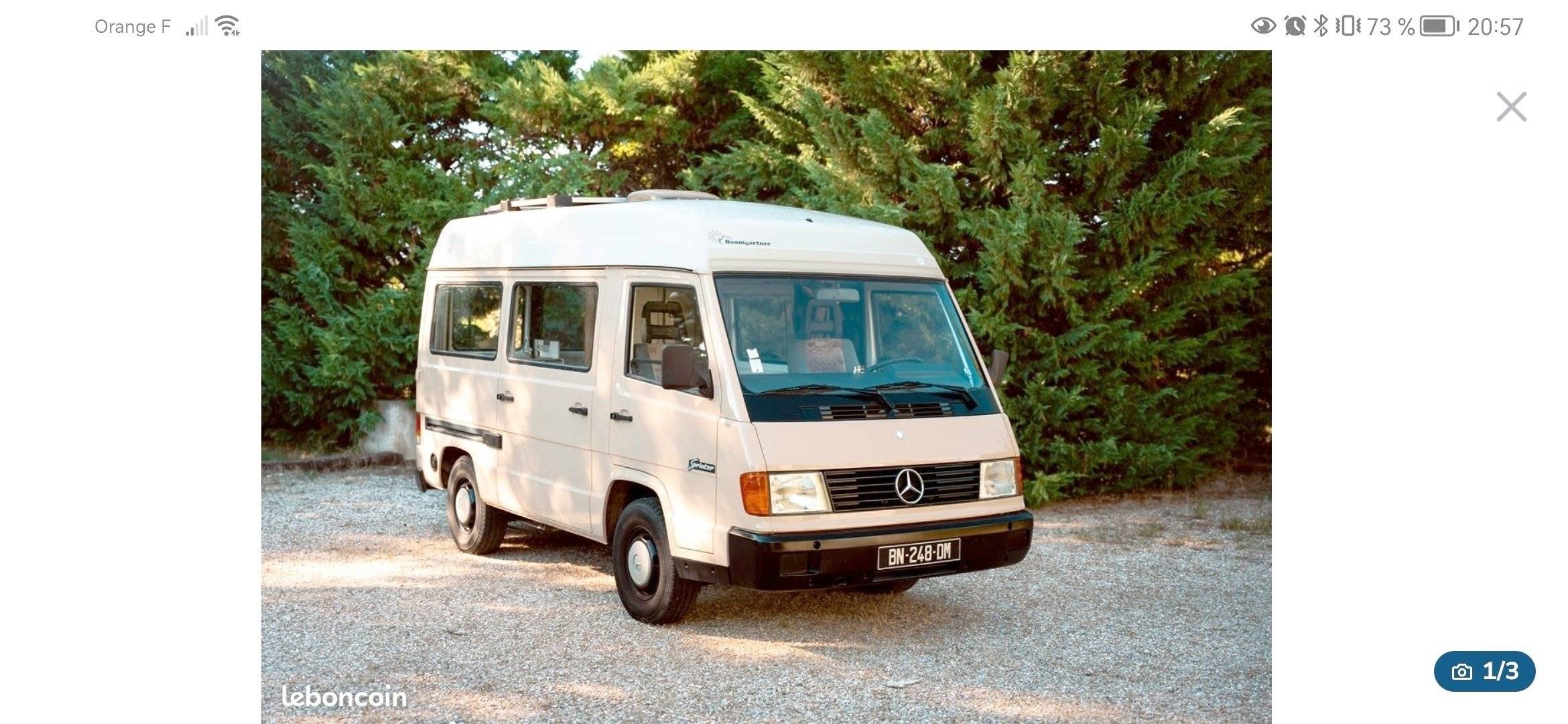 Vista del vehicle angle davanter Mercedes MB 100 D 2,4 l 75 cv - Yescapa