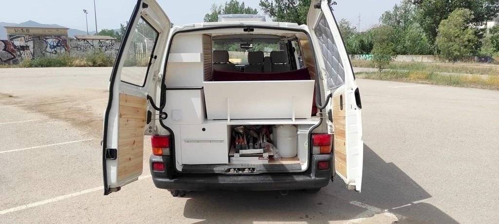 Rear view Volkswagen Volkswagen Transporter - Yescapa