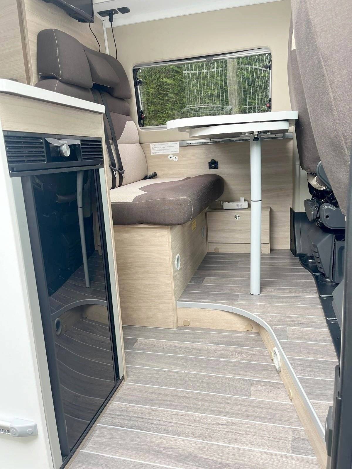 Menjador Fiat DUCATO - Yescapa