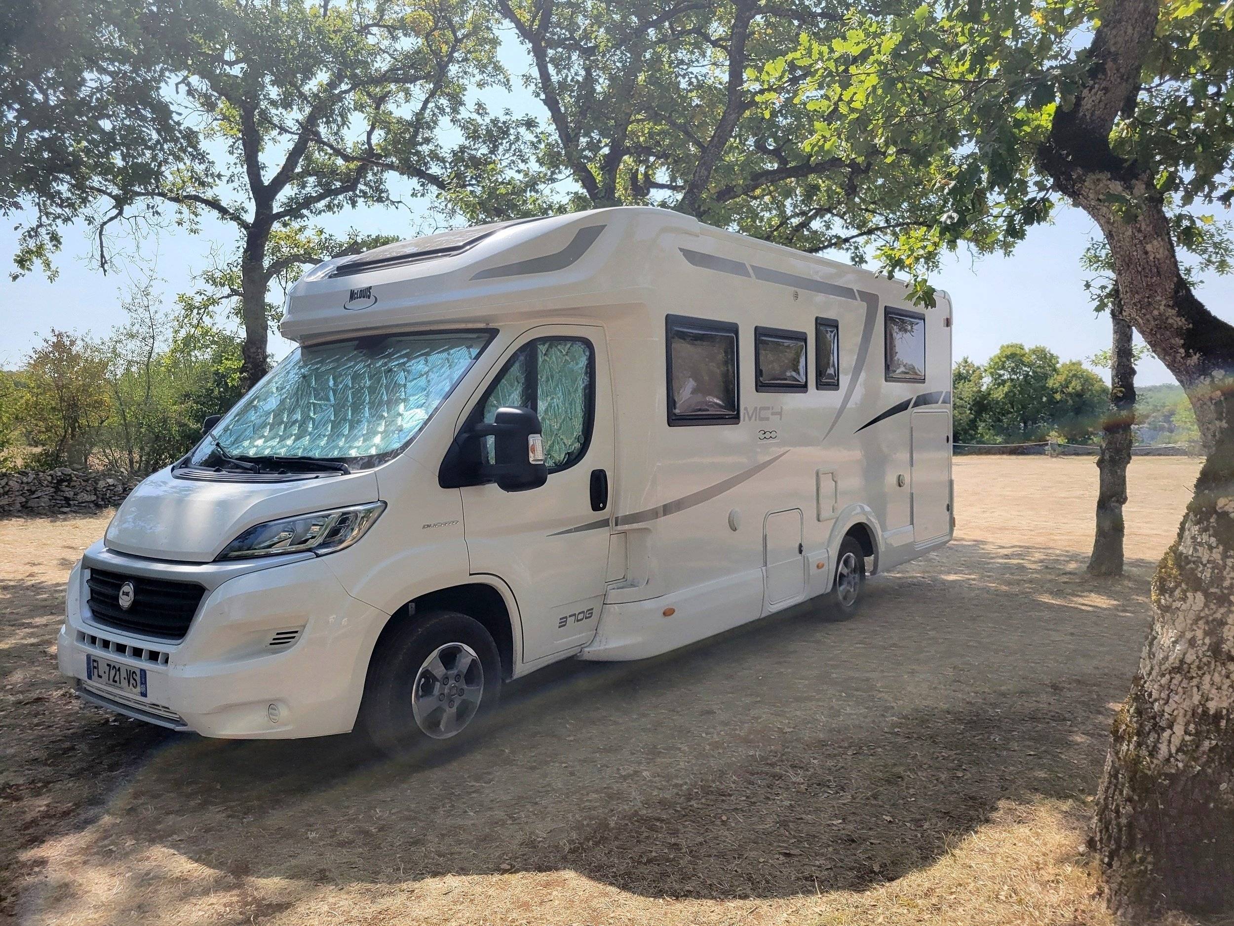 Front view from 3/4 Fiat - Yescapa