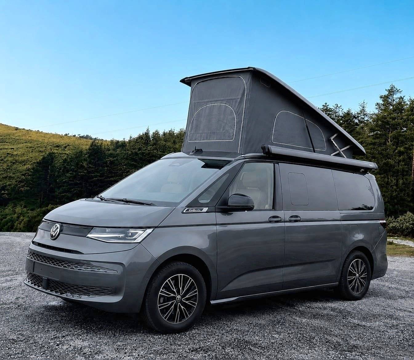 Front view from 3/4 Volkswagen - Yescapa
