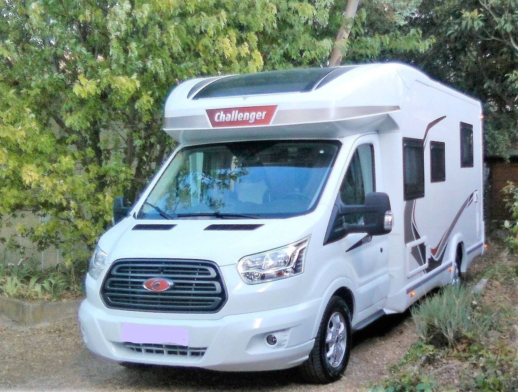 Voorkant 3/4 Ford ford transit - Yescapa