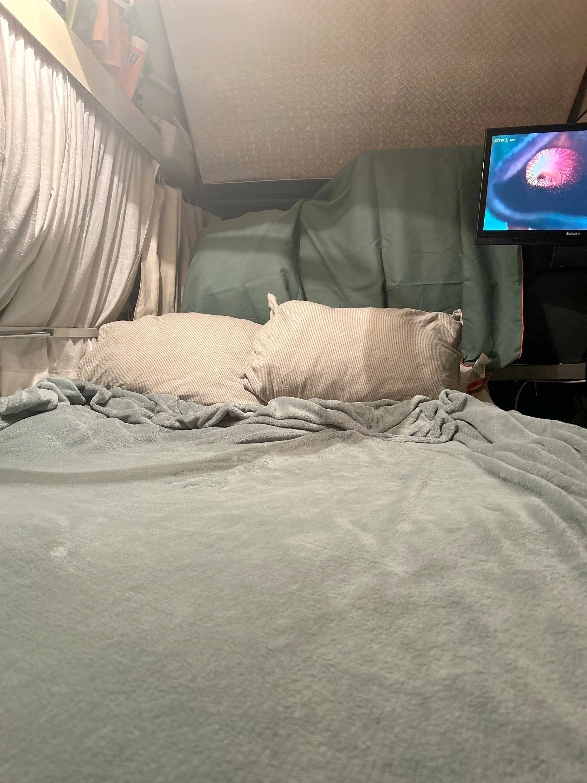 Plazas en cama Ford Transit 100 L - Yescapa