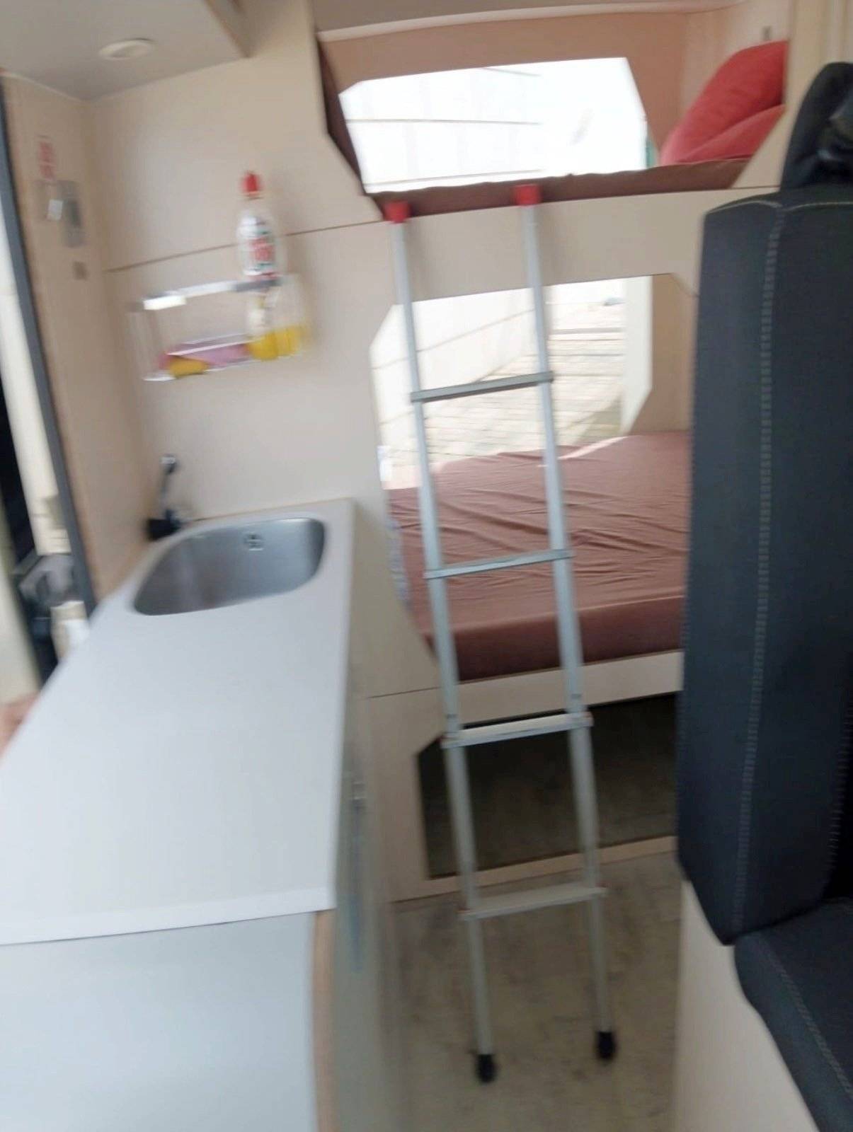 Kitchenette Fiat Ducato 2,0 l 115 ch - Yescapa