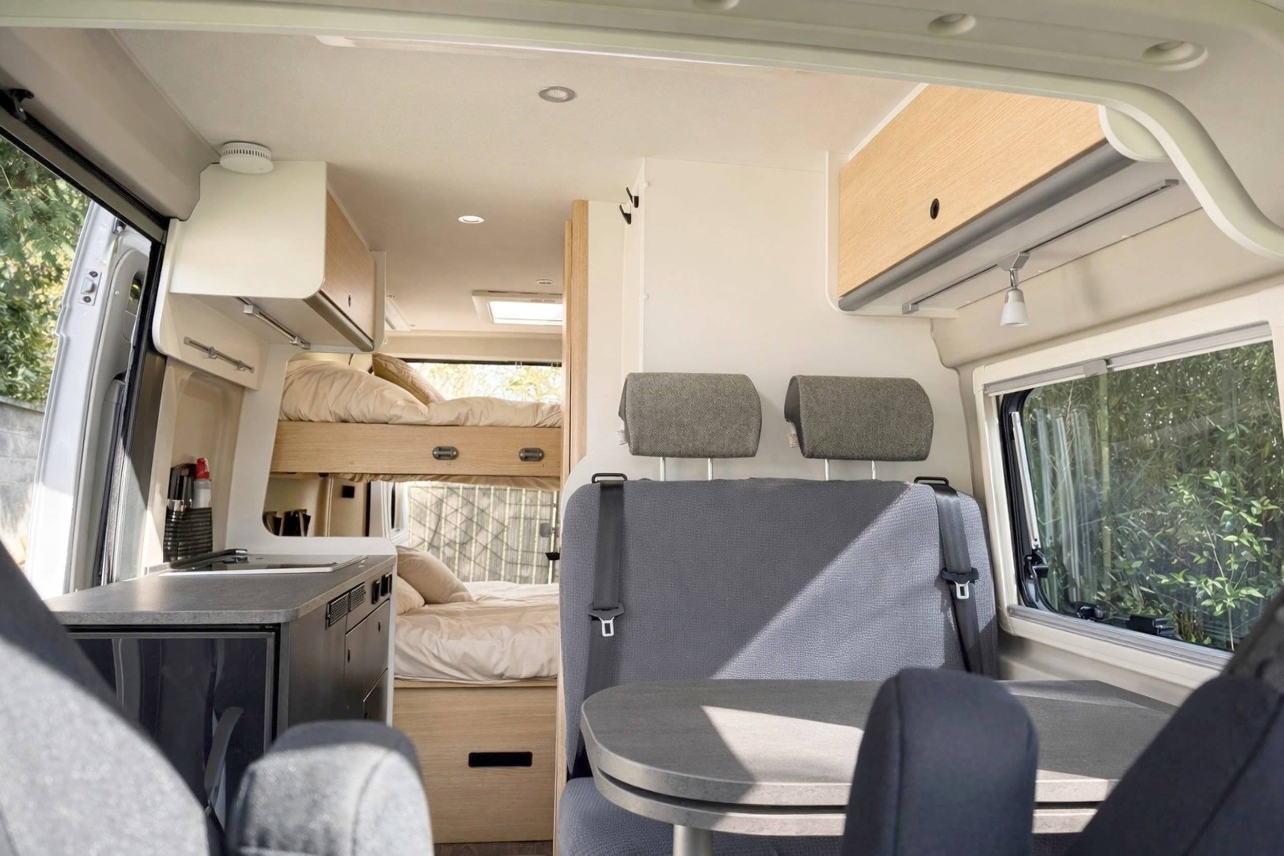 Dining Area Fiat Ducato 2,3 l 140 CV - Yescapa