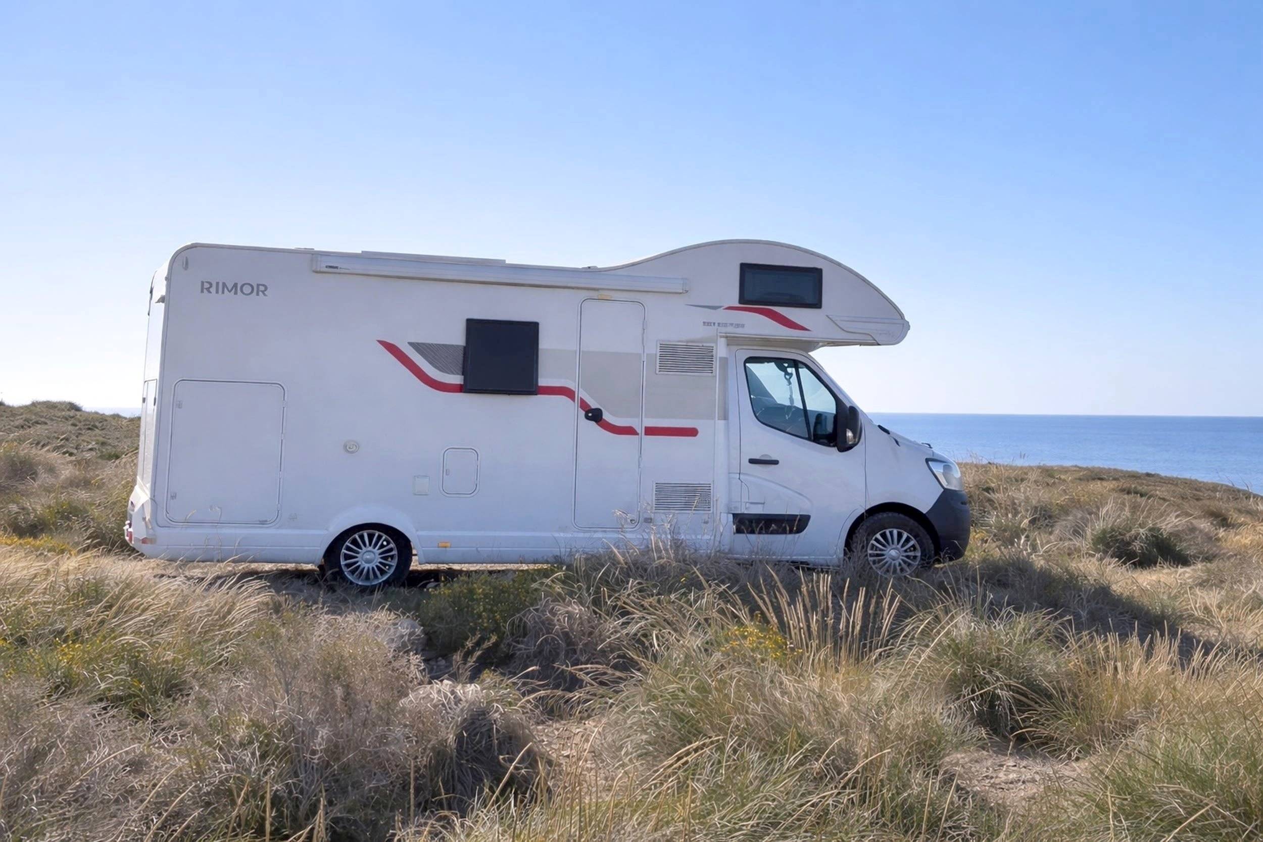 Front view from 3/4 Renault - Yescapa