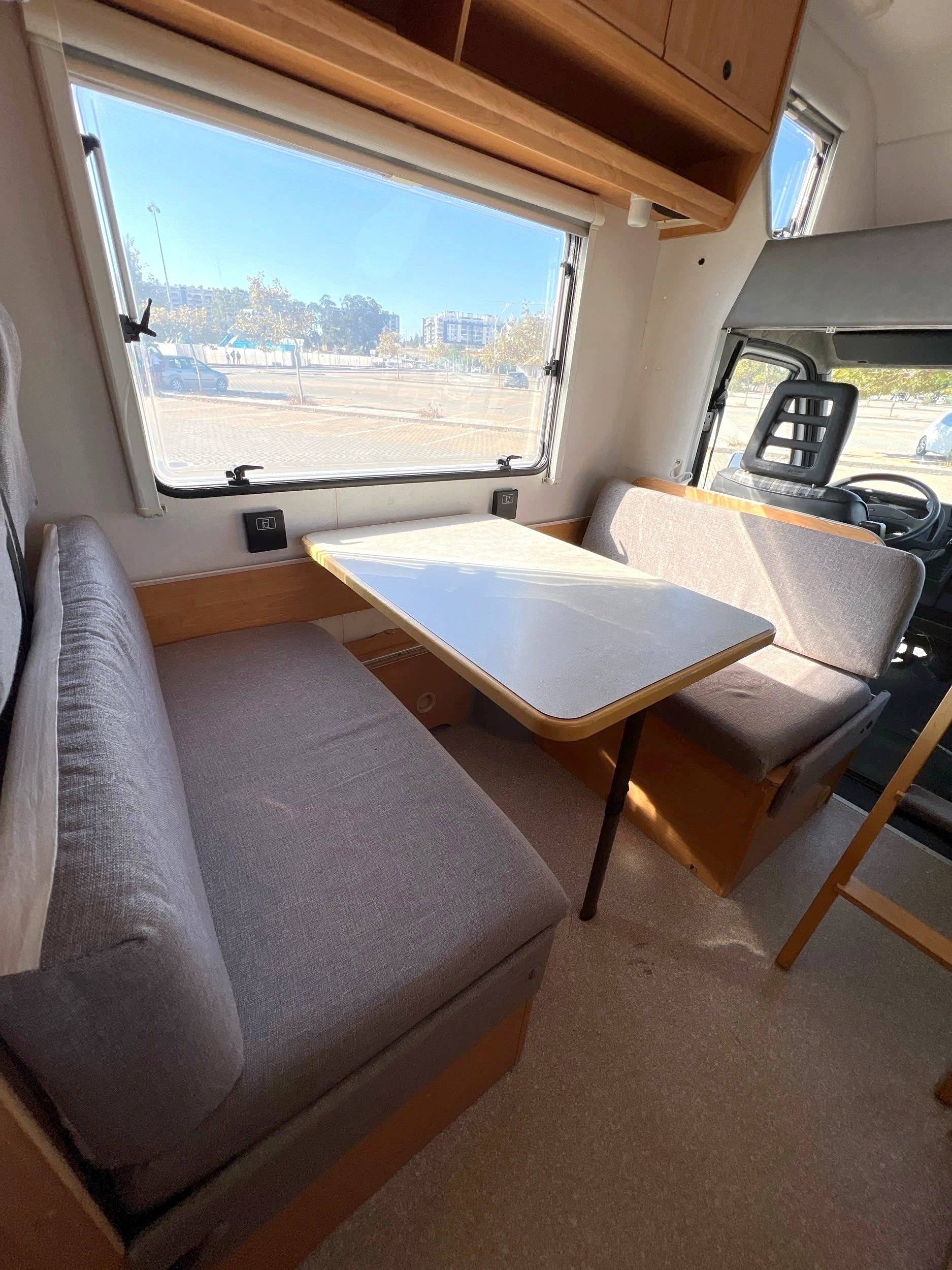 Área de jantar Fiat DUCATO - Yescapa