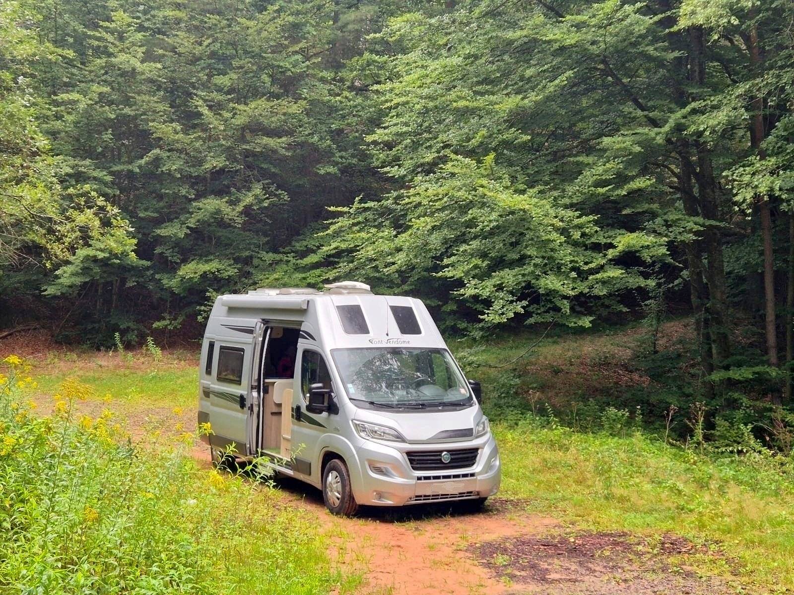 Vista frontale a ¾ Fiat 2,3 l 130 ch - Yescapa