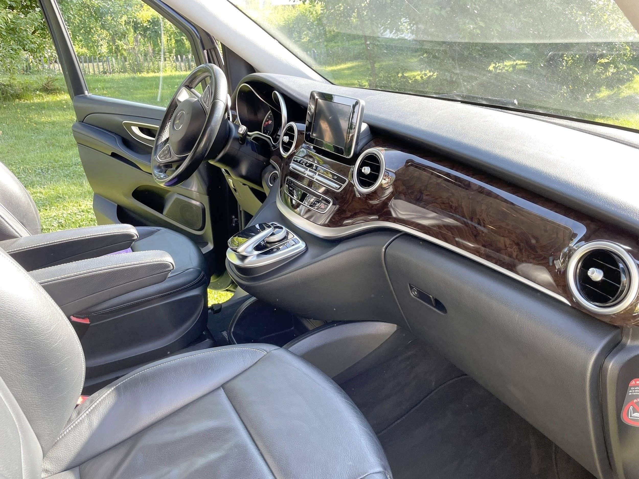 Driver's compartment Mercedes Classe V 2,2 l 163 ch - Yescapa