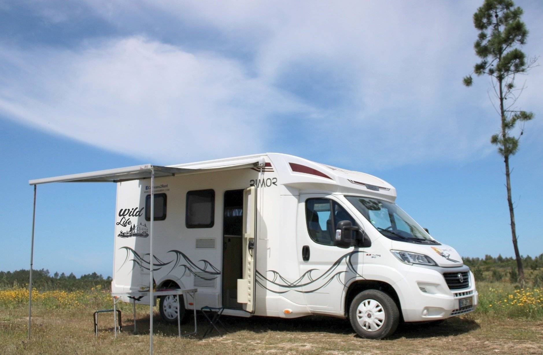 Vue avant de 3/4 Fiat Ducato 120 Multijet - Yescapa