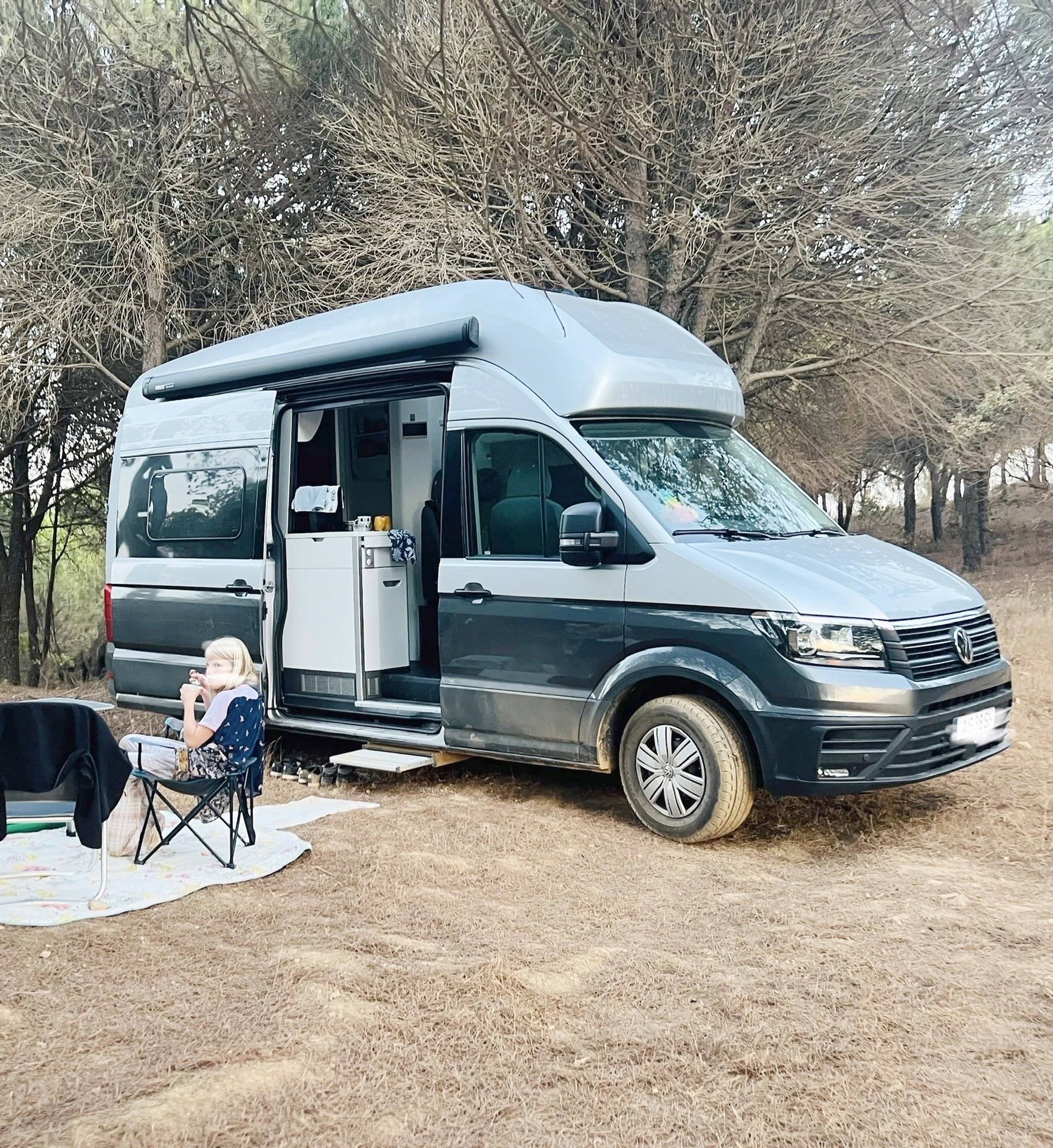 Vue avant de 3/4 Volkswagen Gran California - Yescapa