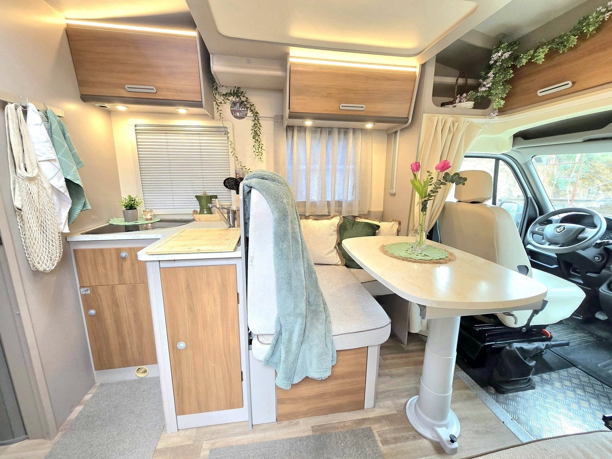 Área de jantar Renault Master 2,3 l 145 ch - Yescapa