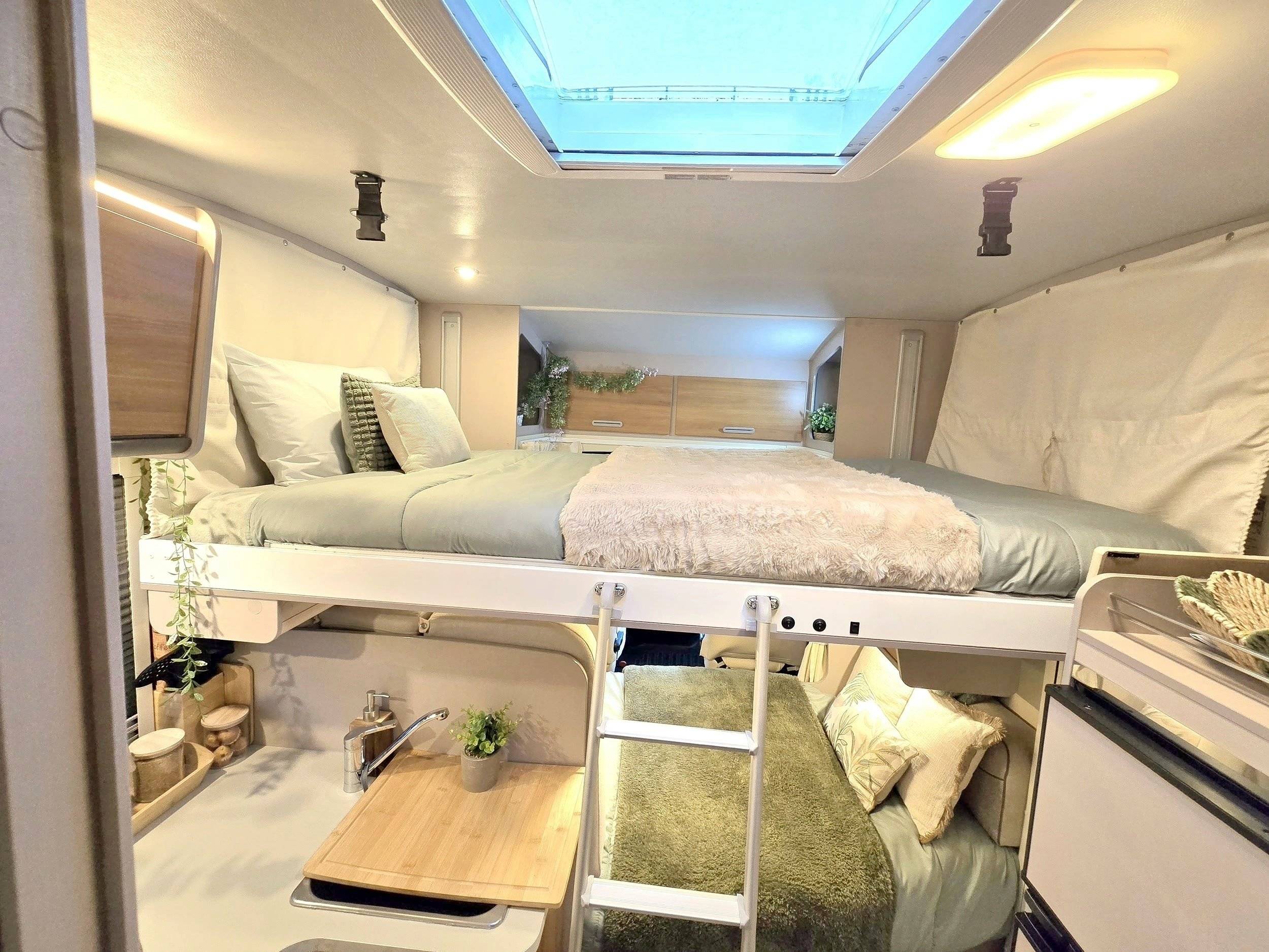 Dinette Renault Master 2,3 l 145 ch - Yescapa