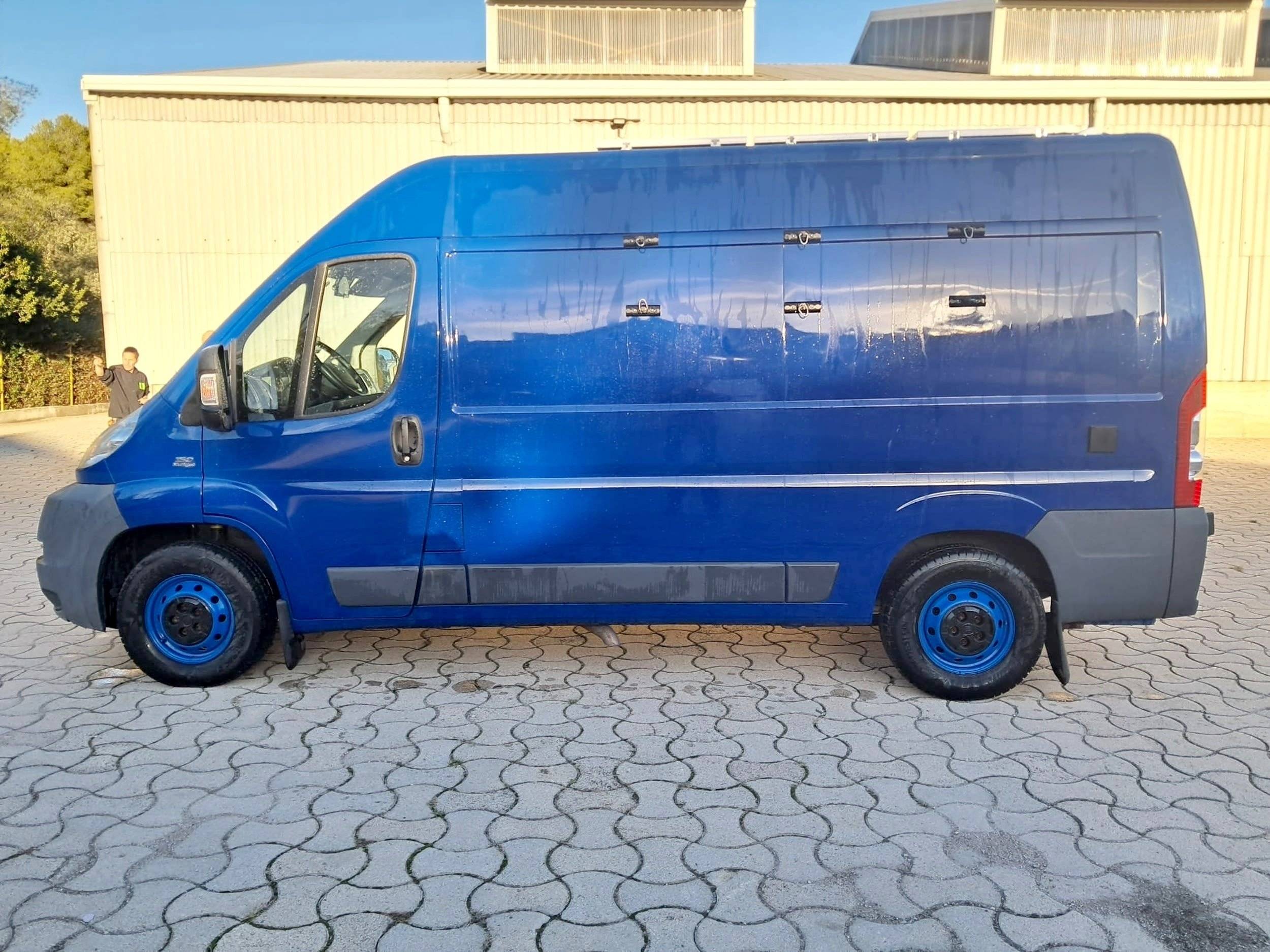 schräge Vorderansicht Fiat Ducato - Yescapa