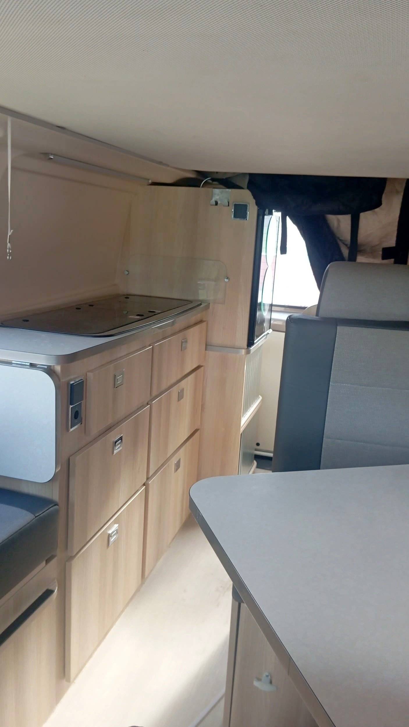 Kitchenette Ford Custom 2,0 l 130 ch - Yescapa