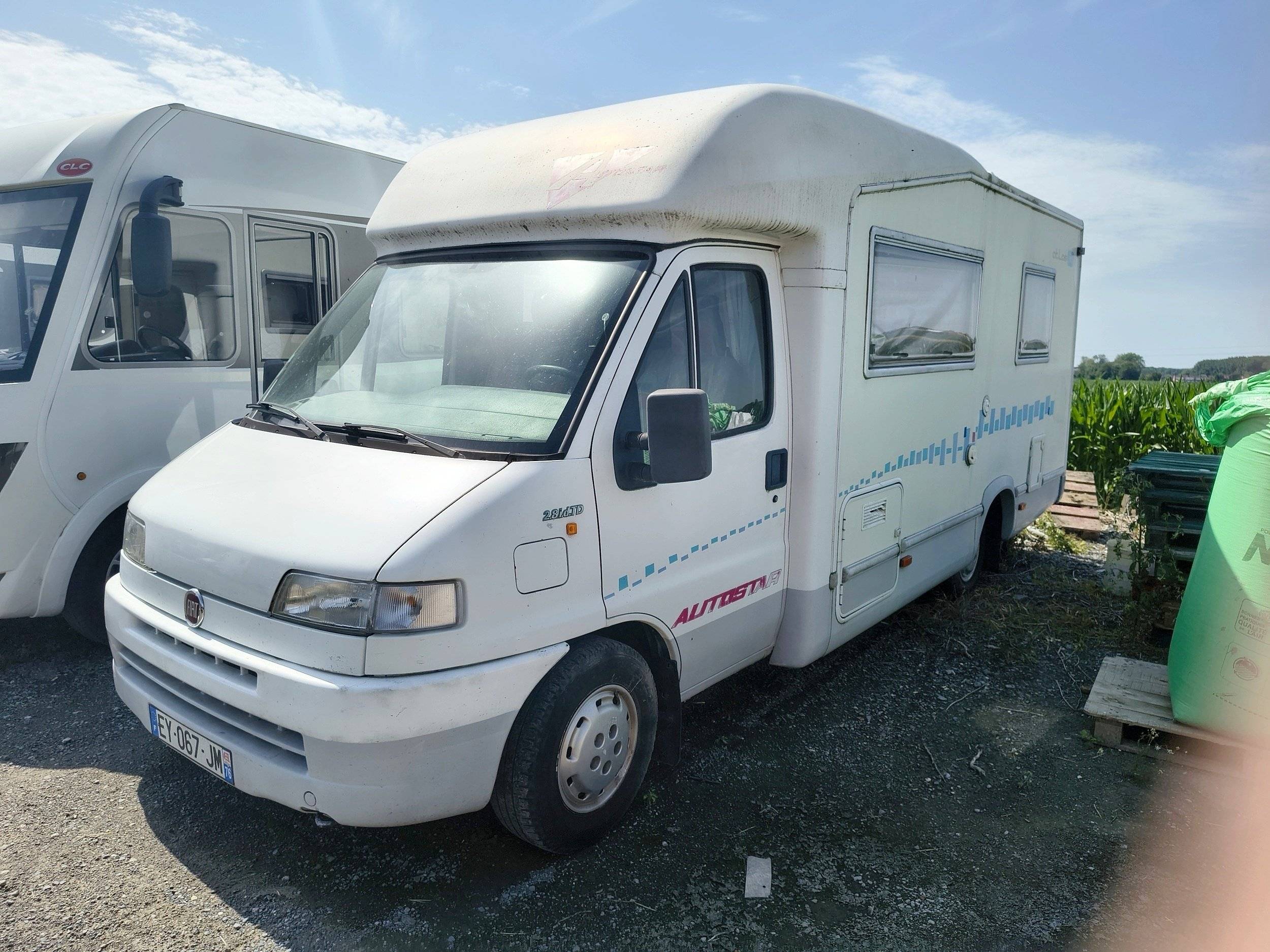 Front view from 3/4 Fiat - Yescapa