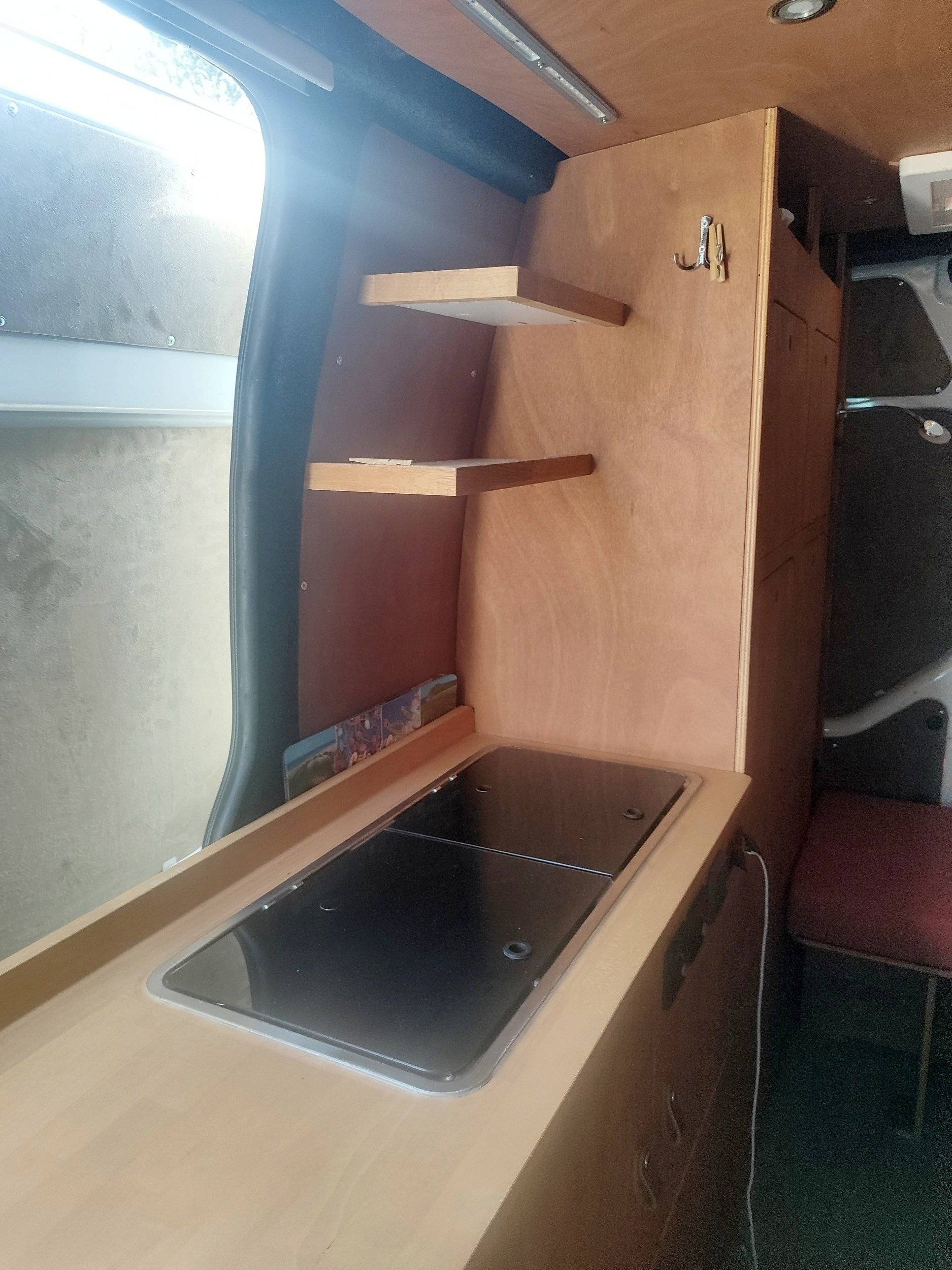 Dining Area Renault 2,0 l dCi 115 ch - Yescapa