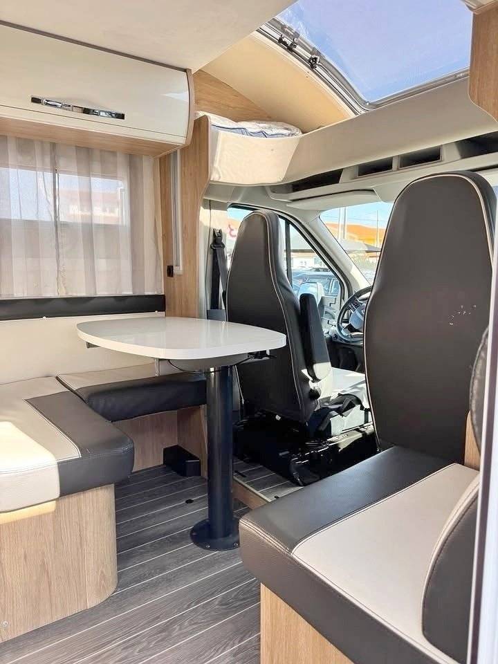 Dining Area Ford FORD  TRANSIT EURO 6 2L TDCI  130 ch - Yescapa