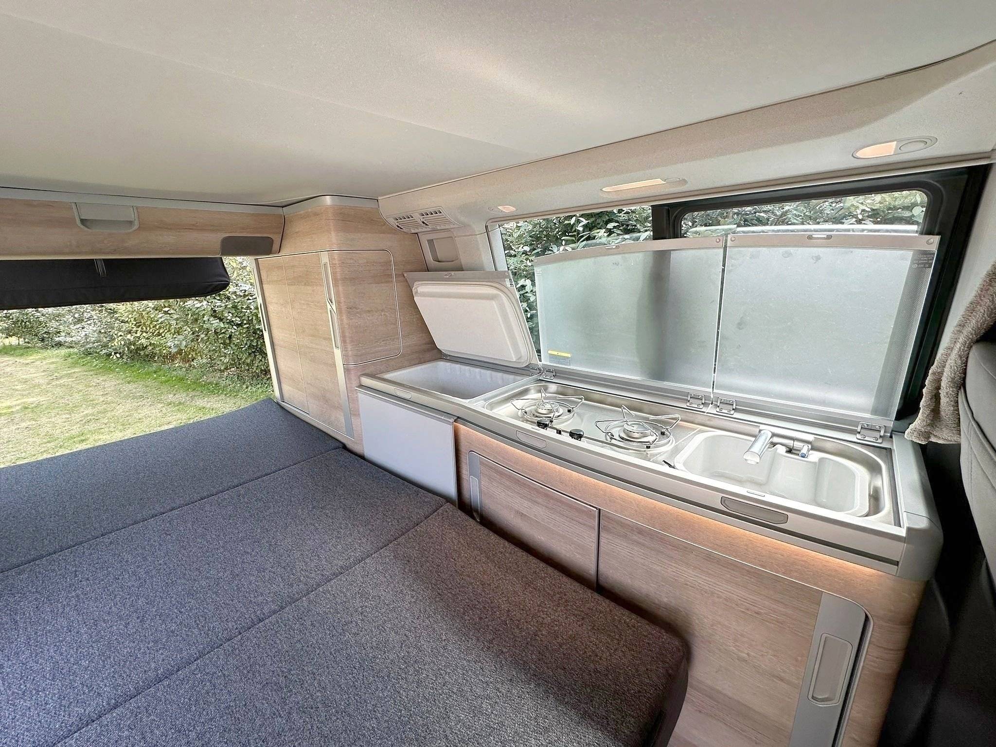 Kochnische Volkswagen California - Yescapa