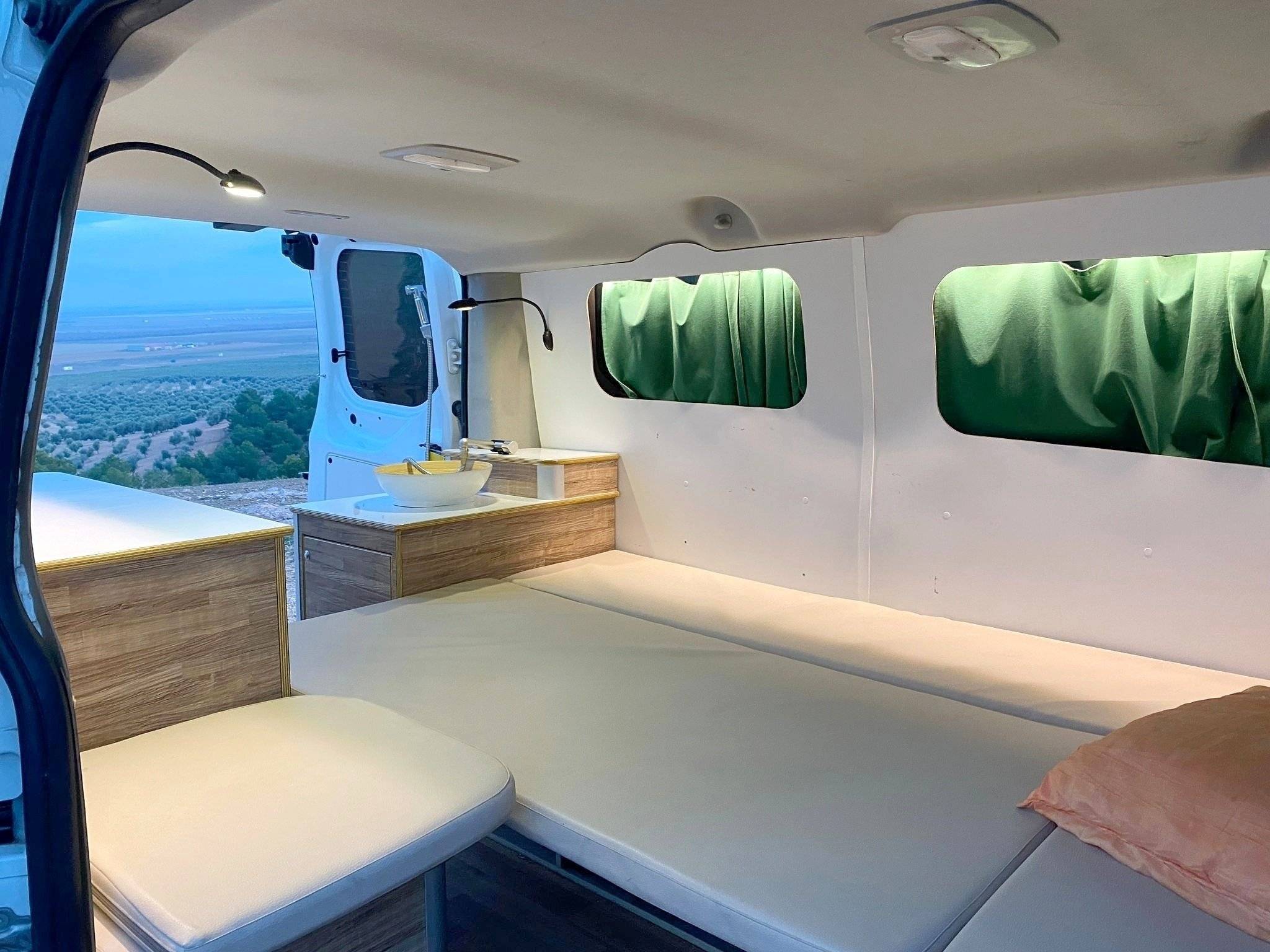 Schlafplätze Ford Transit Custom 2,0l 105 ch - Yescapa