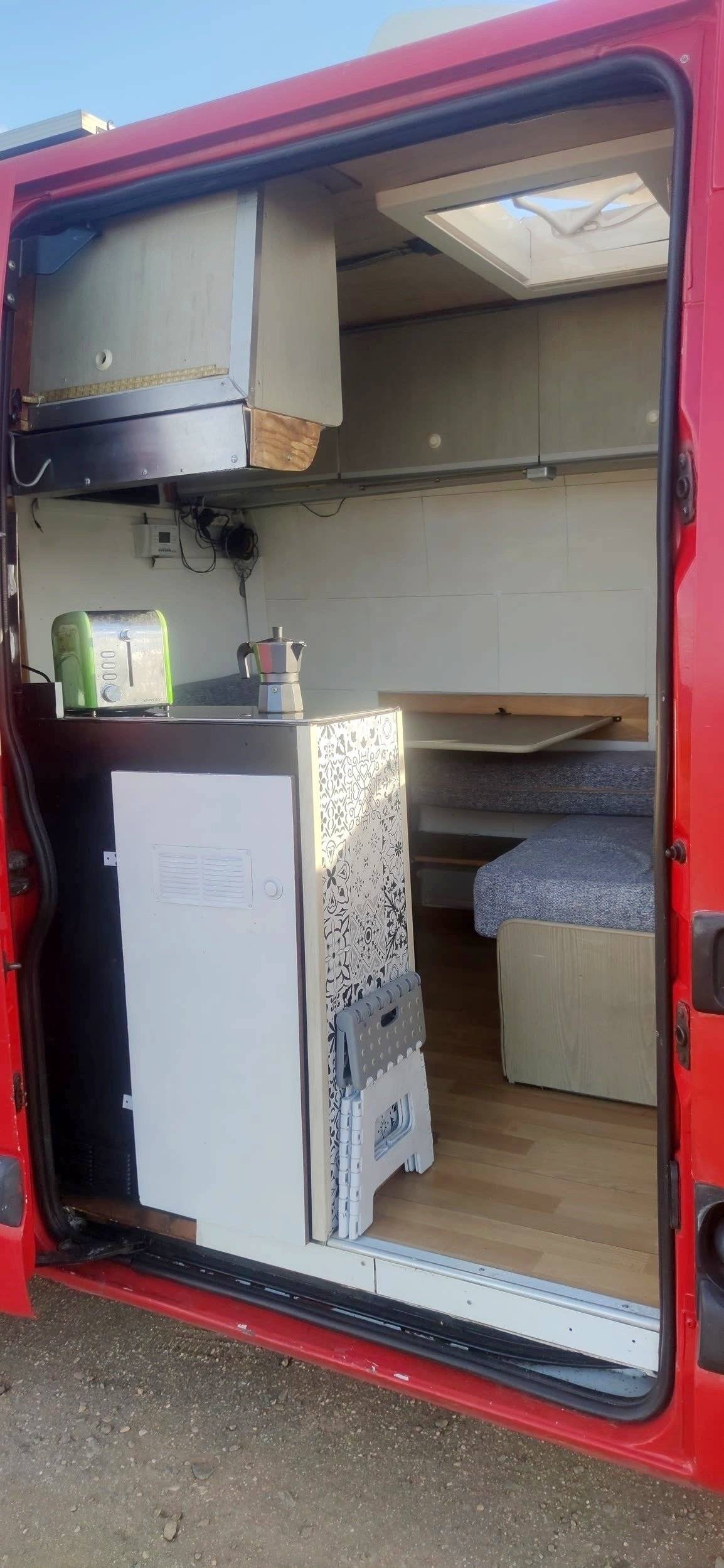 Menjador Renault Master 2,5 l dCi 120 ch. - Yescapa