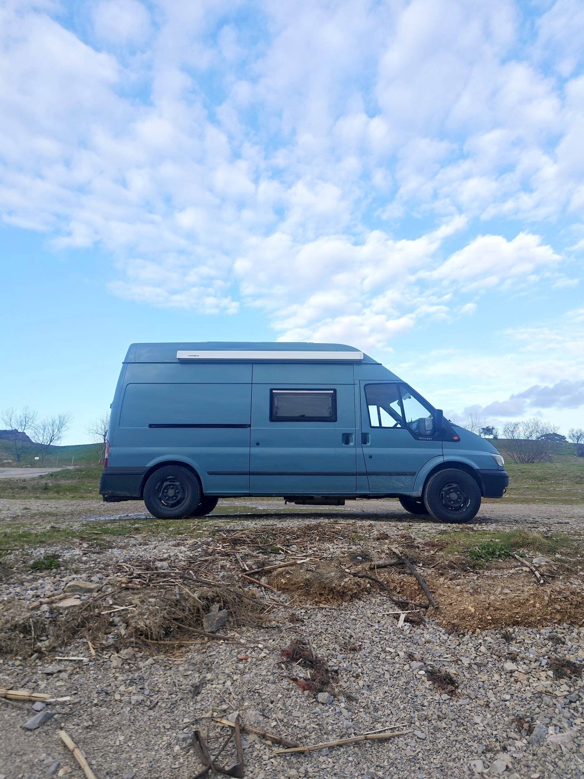 Voorkant 3/4 Ford Transit - Yescapa