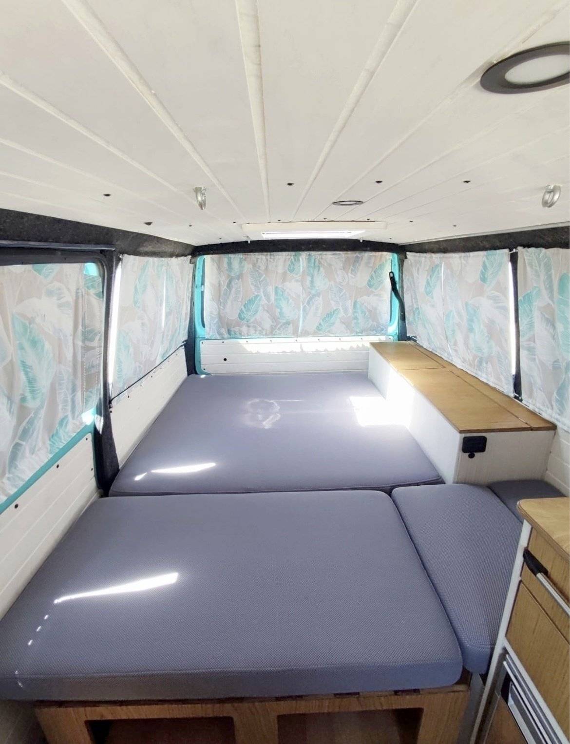Camper Track Volkswagen Transporter