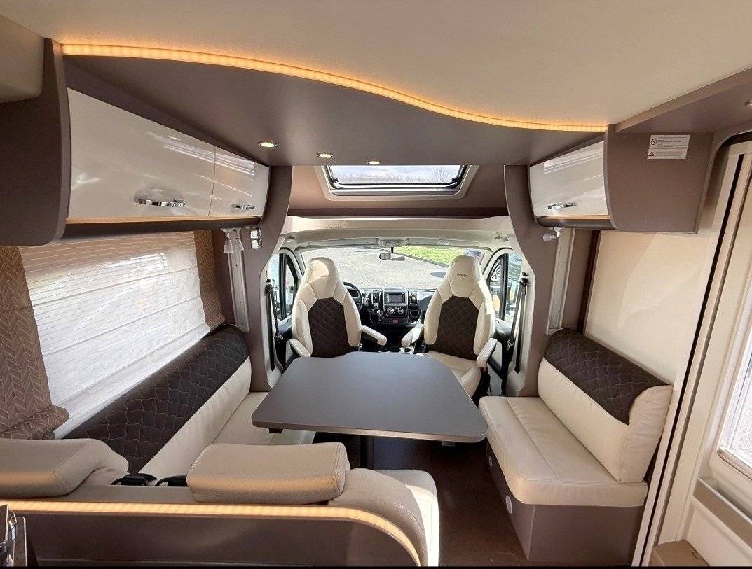 Dining Area Fiat Fiat ducato - Yescapa