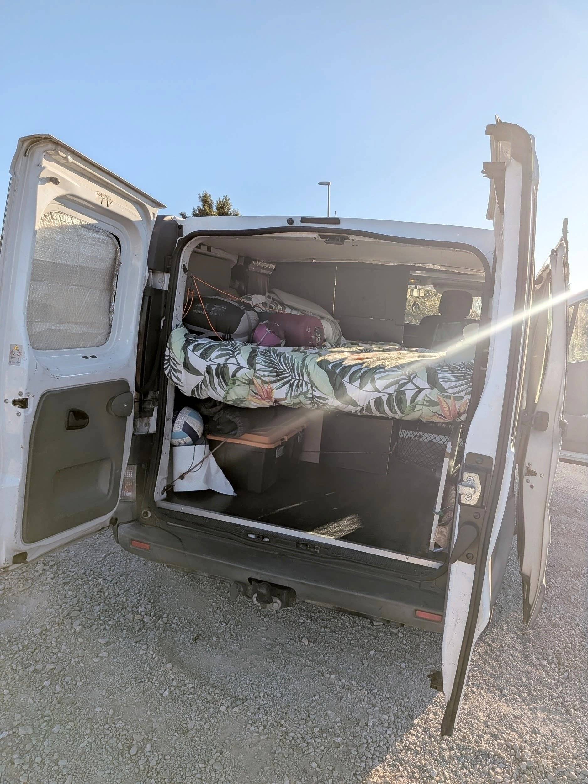 Schlafplätze Renault Trafic 2,5 l 150 ch - Yescapa