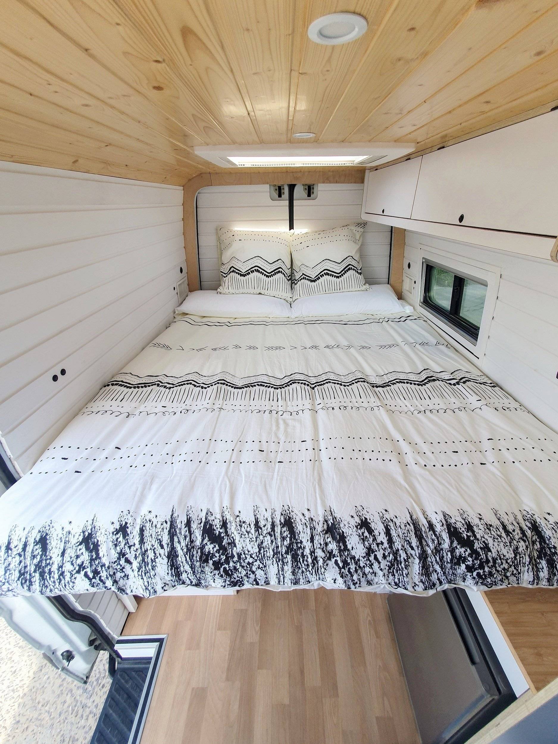 Couchages Mercedes Sprinter 2,2 l 129 ch - Yescapa