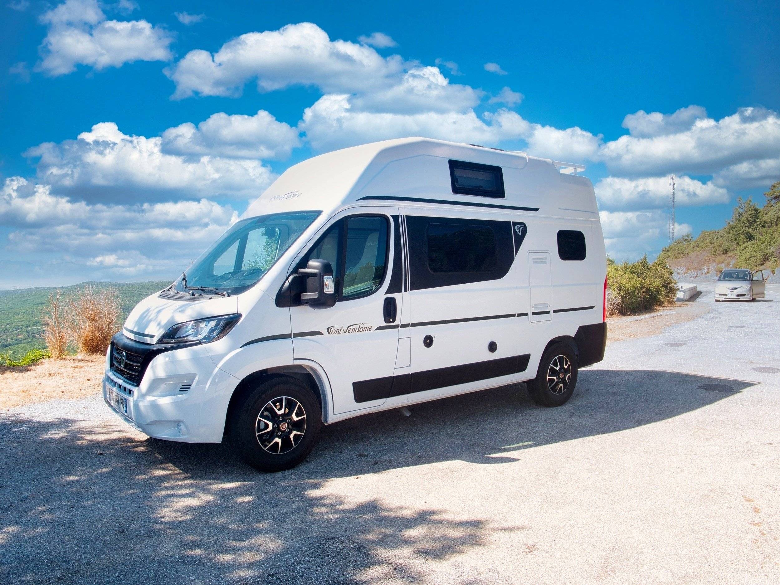 Vue avant de 3/4 Fiat Fiat ducato - Yescapa
