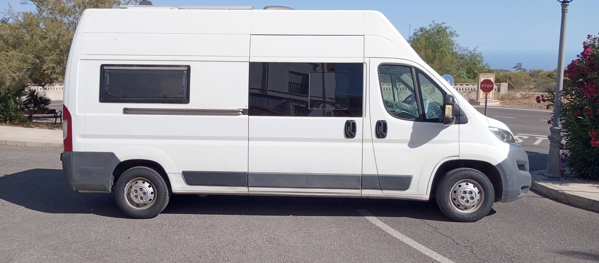 Vue avant de 3/4 Citroën Citroën jumper - Yescapa