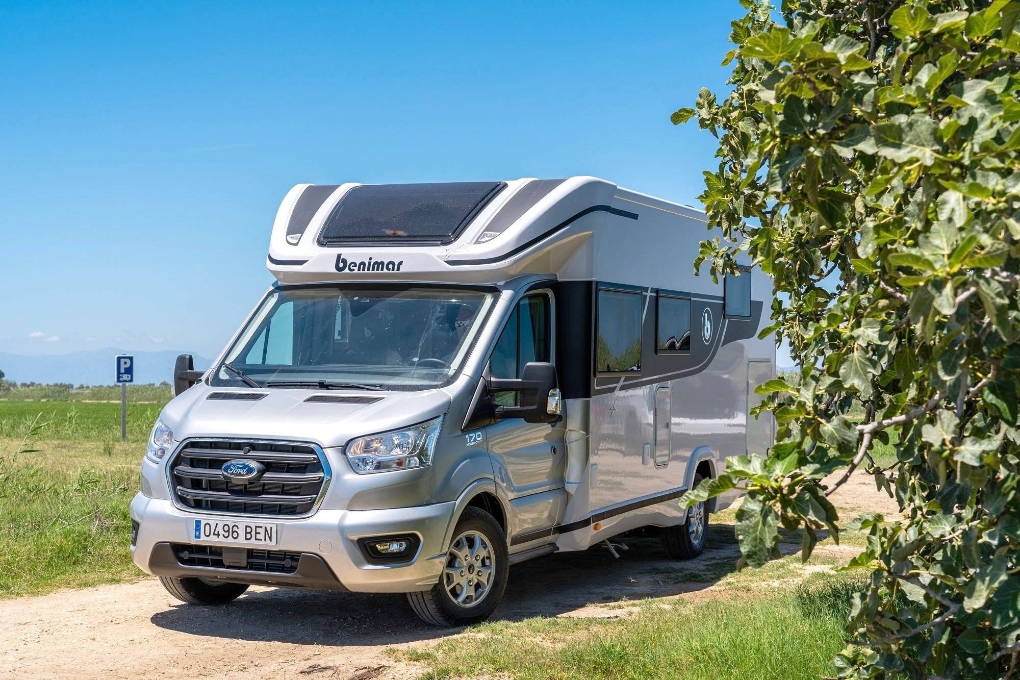 Vista frontale a ¾ Ford 170cv automatique FULL EQUIPE - Yescapa