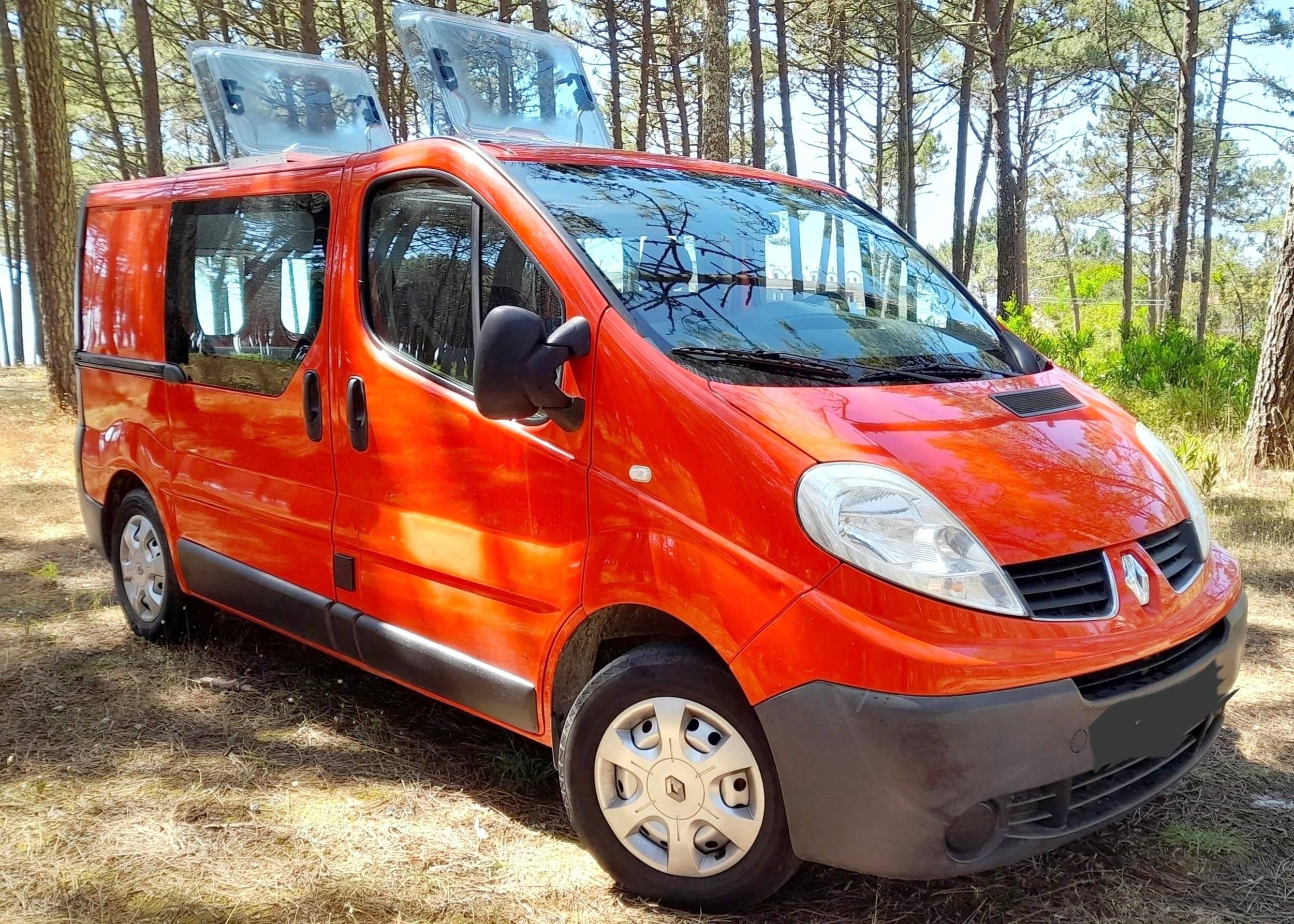 Voorkant 3/4 Renault Trafic 2,0 l dCi 90ch. - Yescapa
