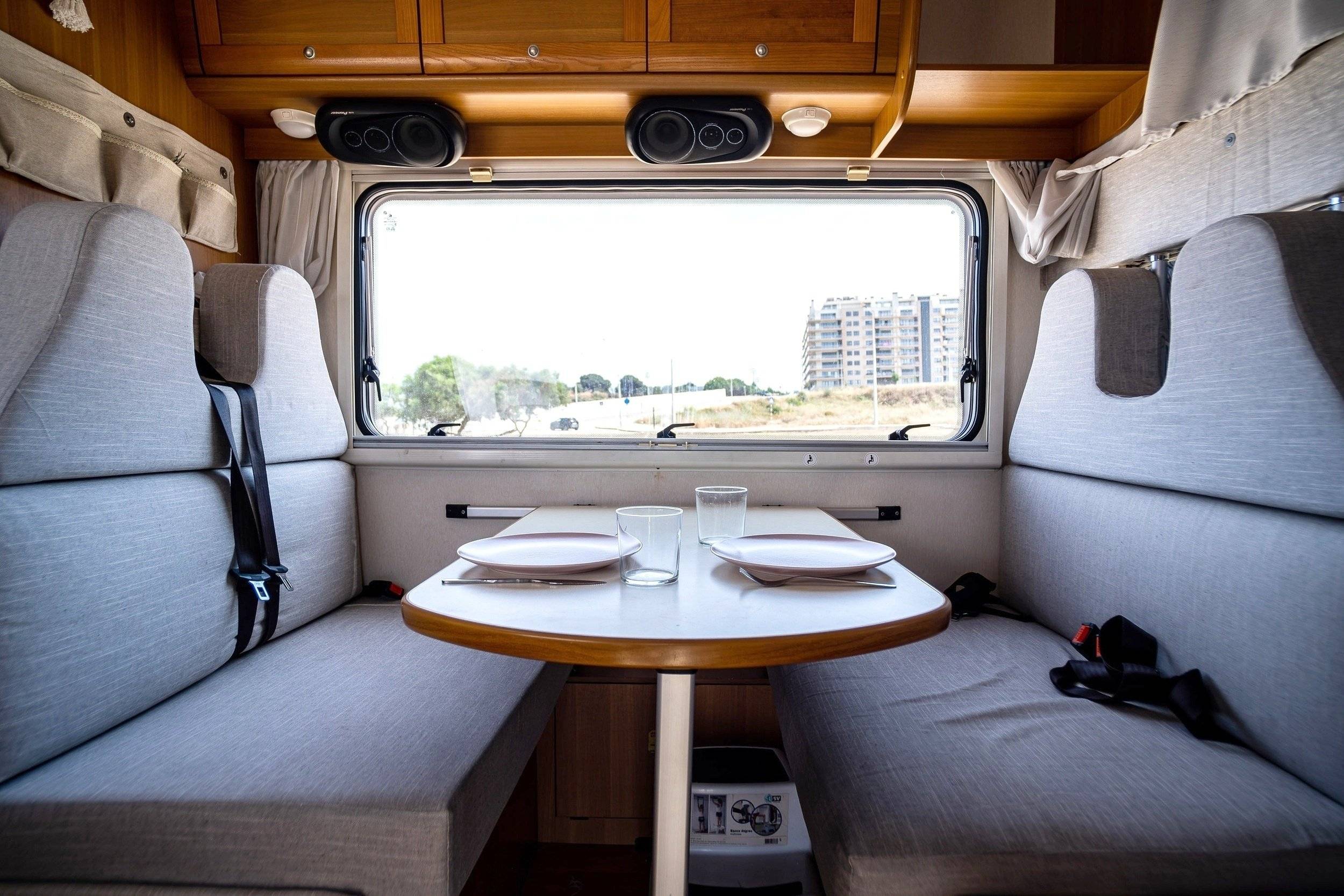 Menjador Fiat Ducato - Yescapa